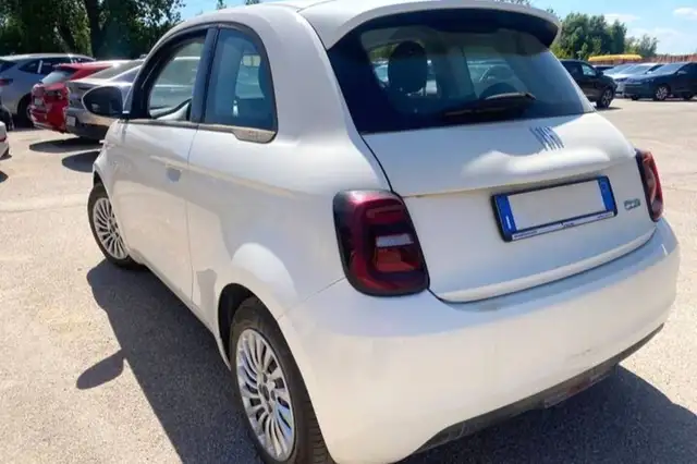 Fiat 500E view 5