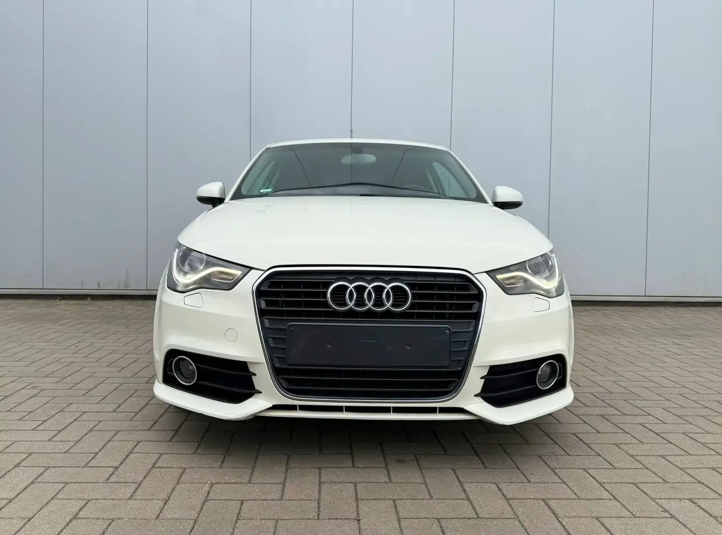 Audi A1 A1 1.6 TDi *EDITION 1 * AIRCO* RADARS* LED Wit - 2