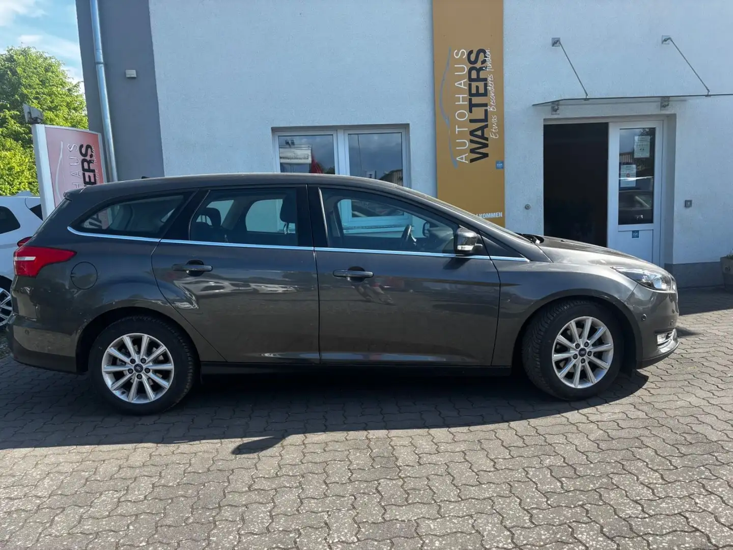 Ford Focus Turnier Titanium = Automatik - Keyless = Grau - 2