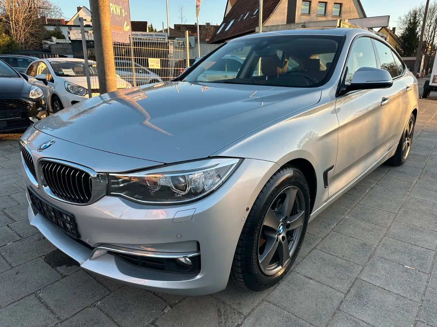 BMW 318 Baureihe 3 Gran Turismo 318 d Luxury Line Argent - 1