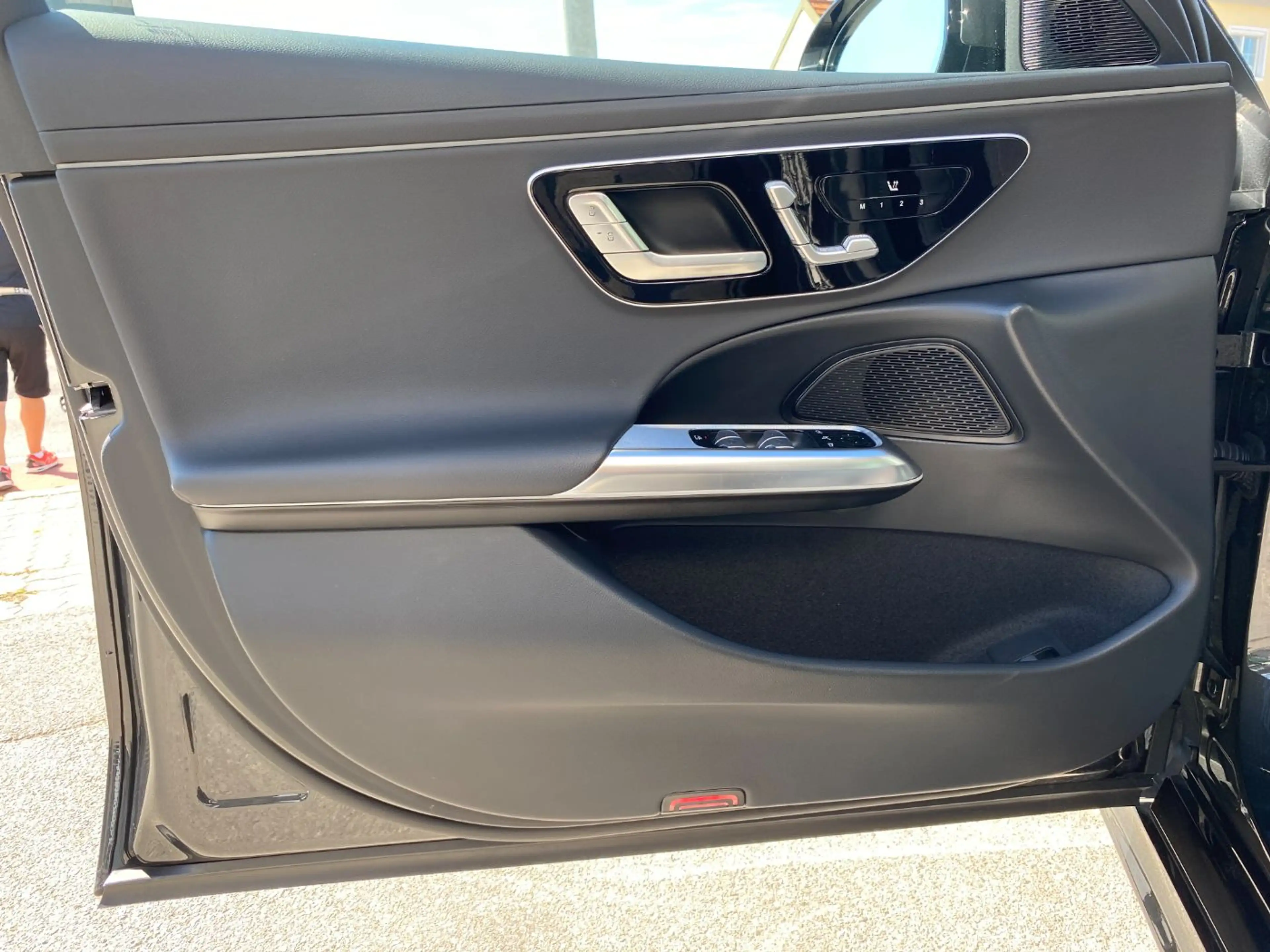 Mercedes-Benz E 300 de 4MATICmit EQ Hybrid Technologie Limousine — photo 10