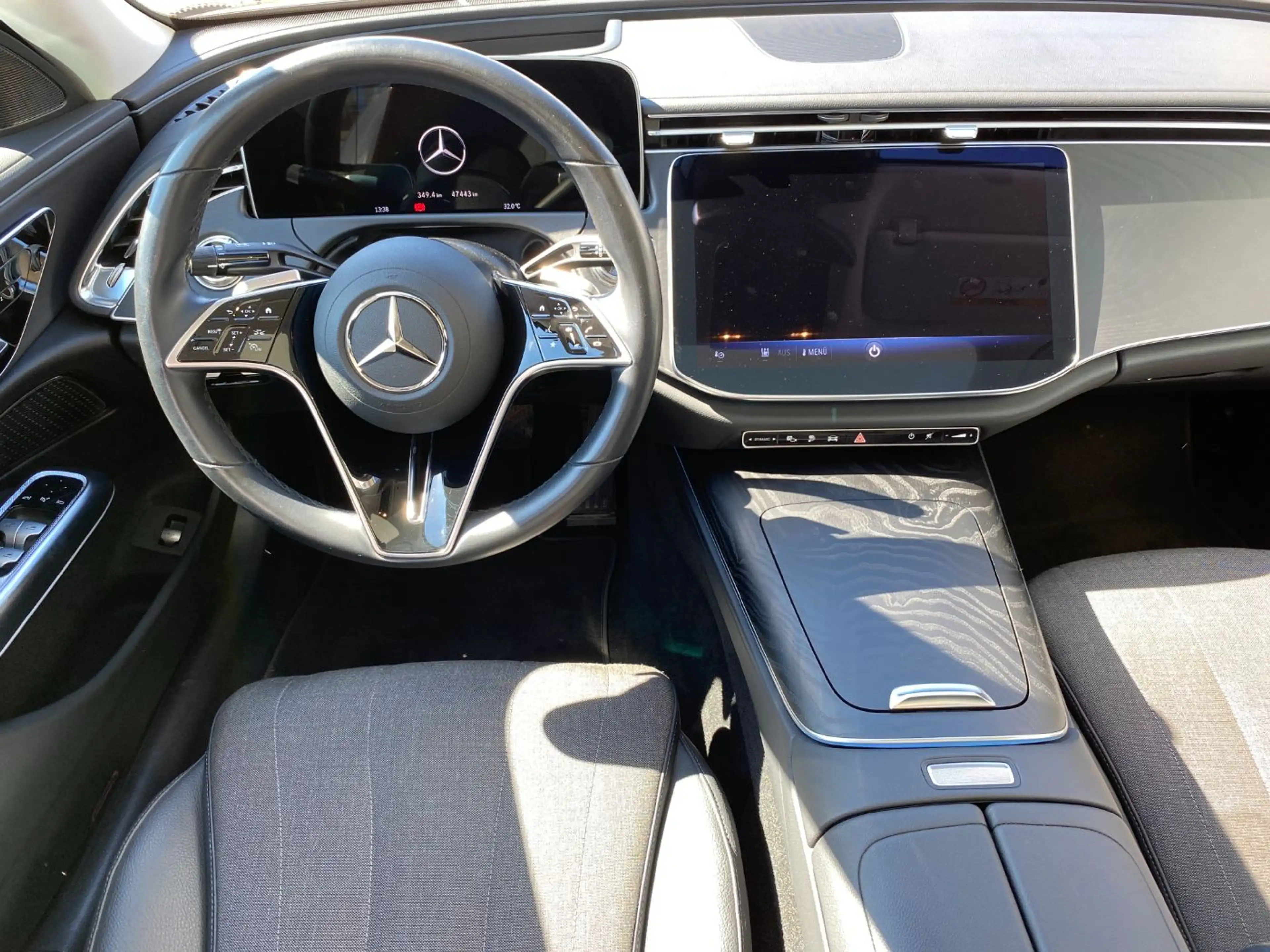 Mercedes-Benz E 300 de 4MATICmit EQ Hybrid Technologie Limousine — photo 7