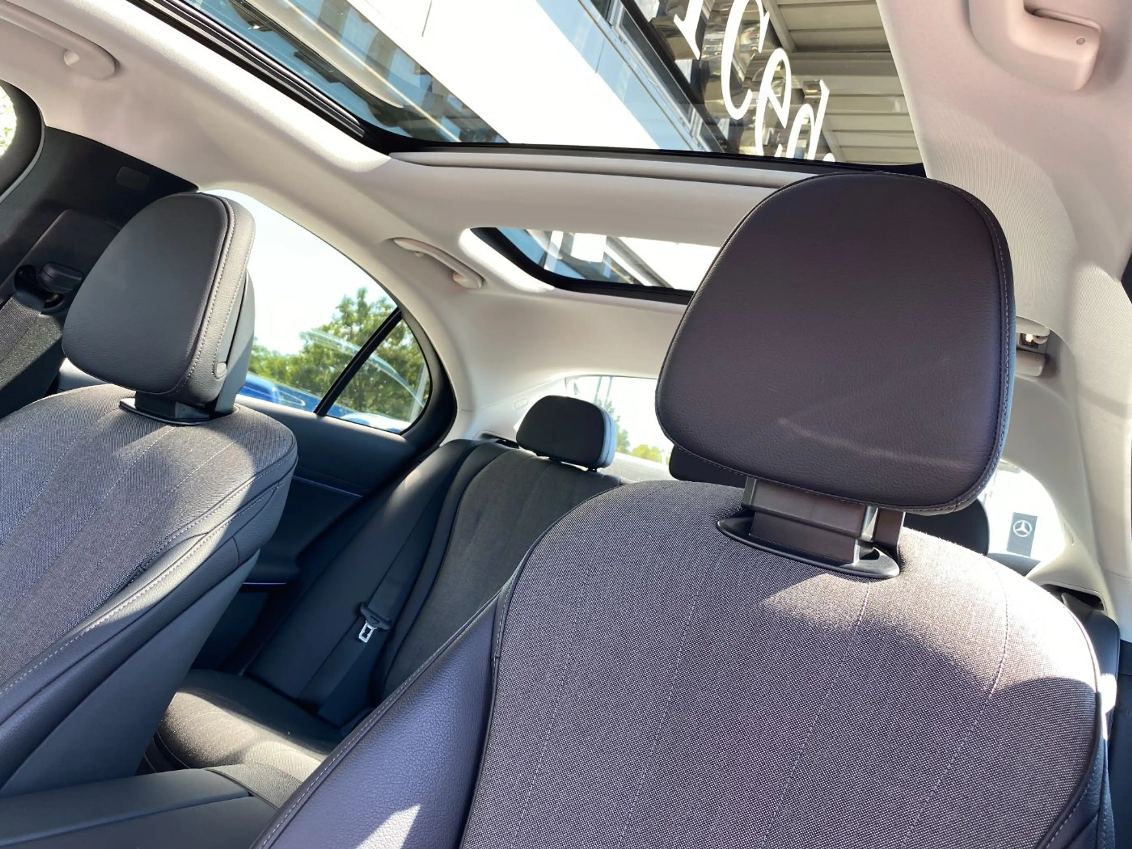 Mercedes-Benz E 300 de 4MATICmit EQ Hybrid Technologie Limousine — photo 19