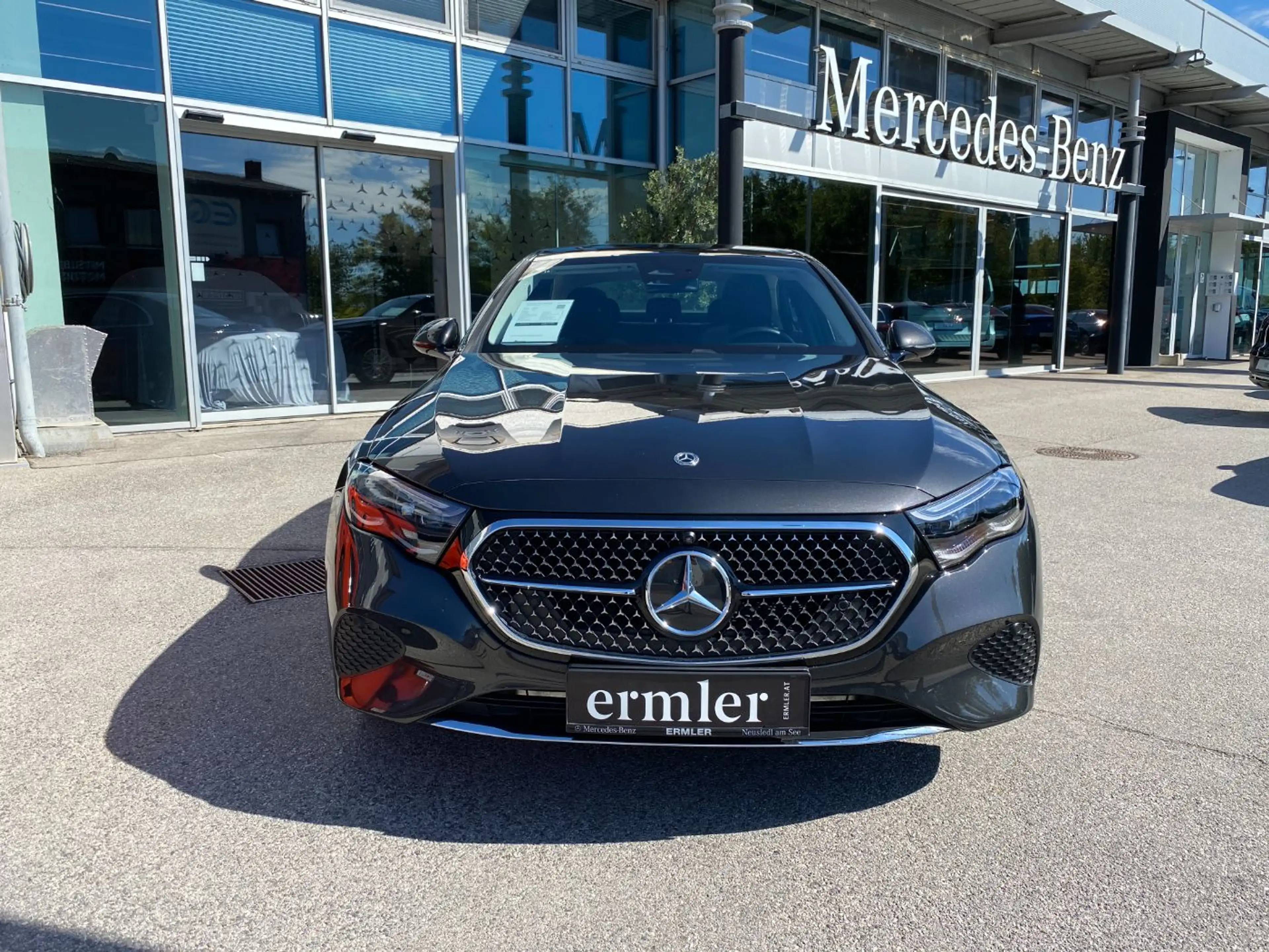 Mercedes-Benz E 300 de 4MATICmit EQ Hybrid Technologie Limousine — photo 3