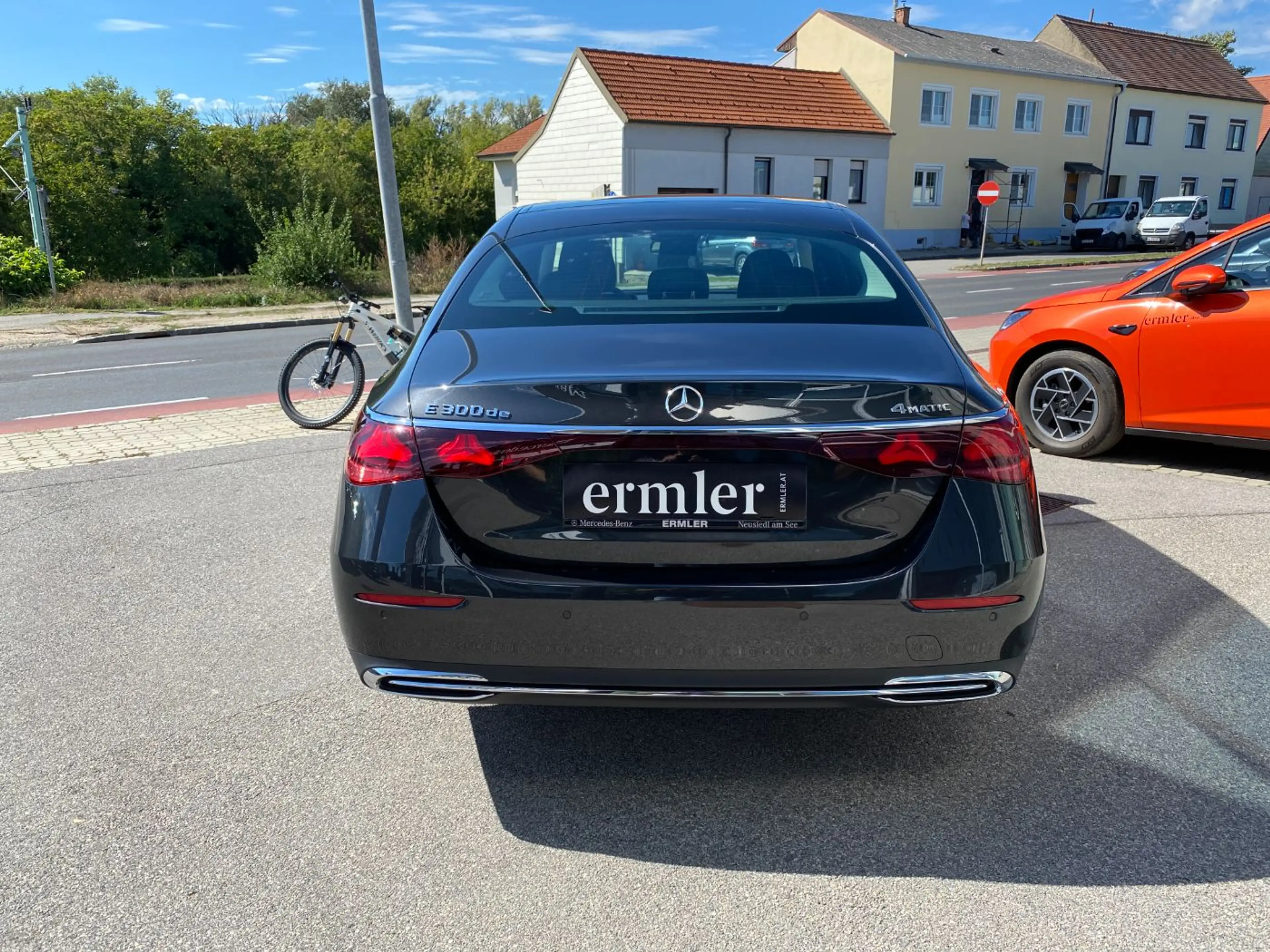Mercedes-Benz E 300 de 4MATICmit EQ Hybrid Technologie Limousine — photo 4