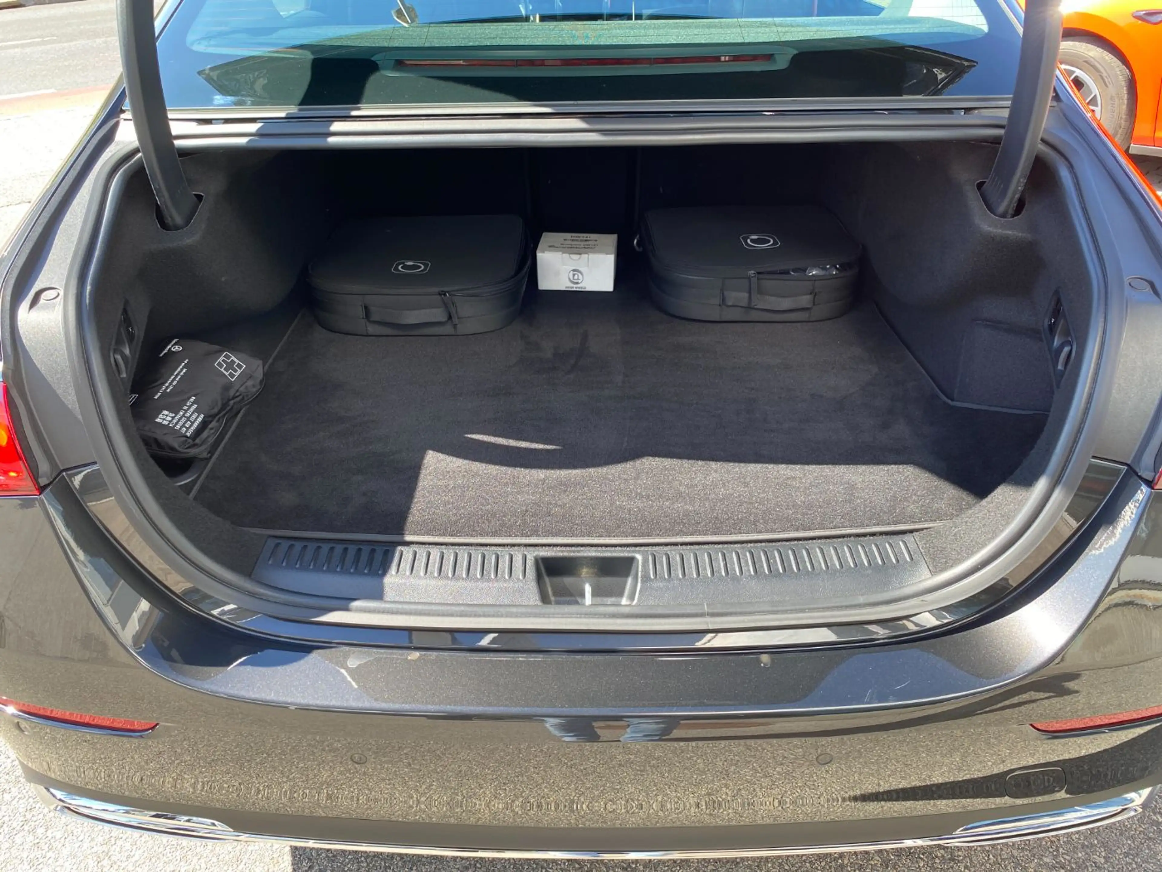 Mercedes-Benz E 300 de 4MATICmit EQ Hybrid Technologie Limousine — photo 16