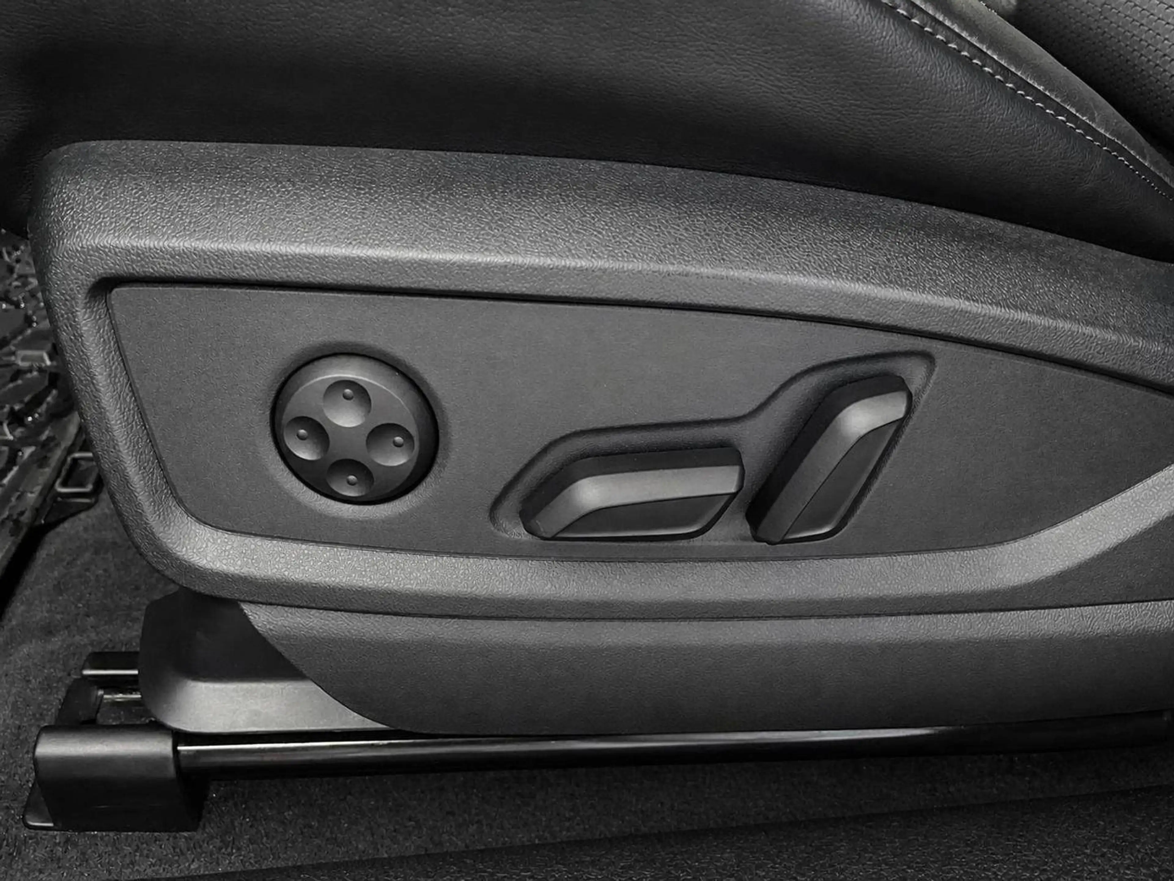 Audi SQ5 /Pano/Matrix/2.Hand — photo 12