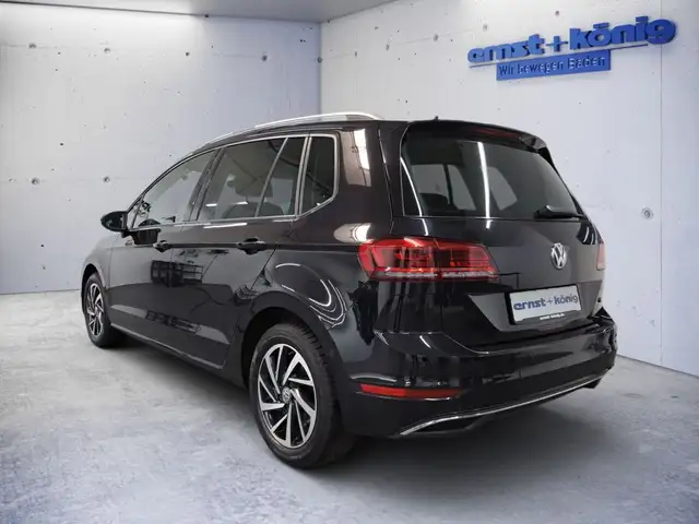 Volkswagen Golf Sportsvan view 4