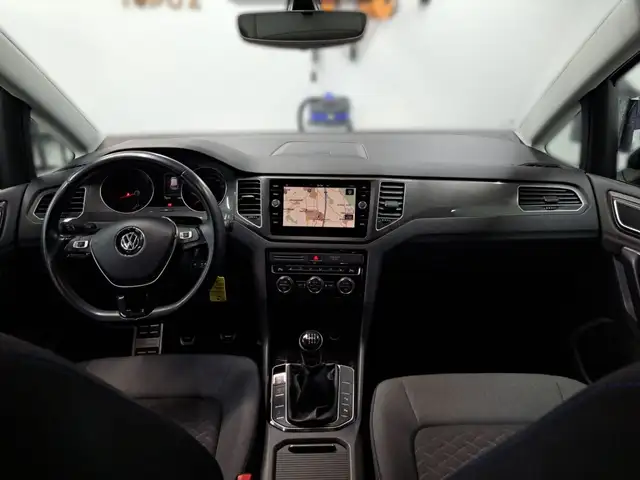 Volkswagen Golf Sportsvan view 14