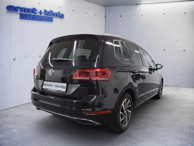 Volkswagen Golf Sportsvan view 3
