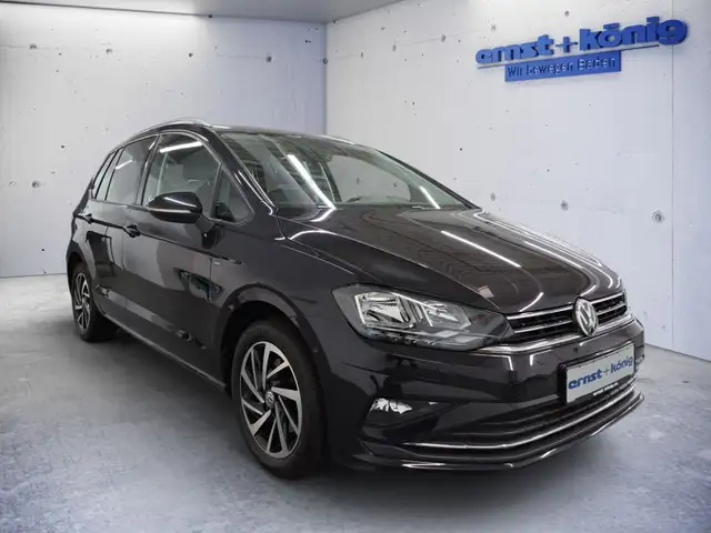 Volkswagen Golf Sportsvan view 2