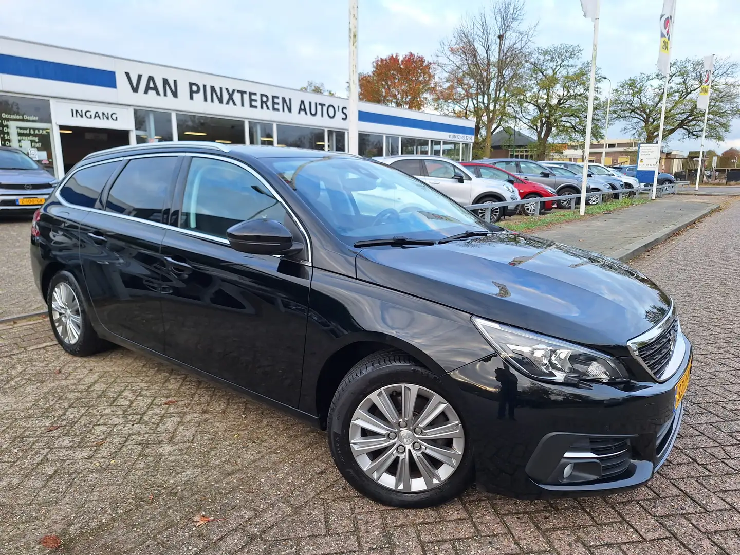 Peugeot 308 SW 1.2 PureTech Allure ,CLIMA/PDC/NAVI/PANORAMA/EN Noir - 1