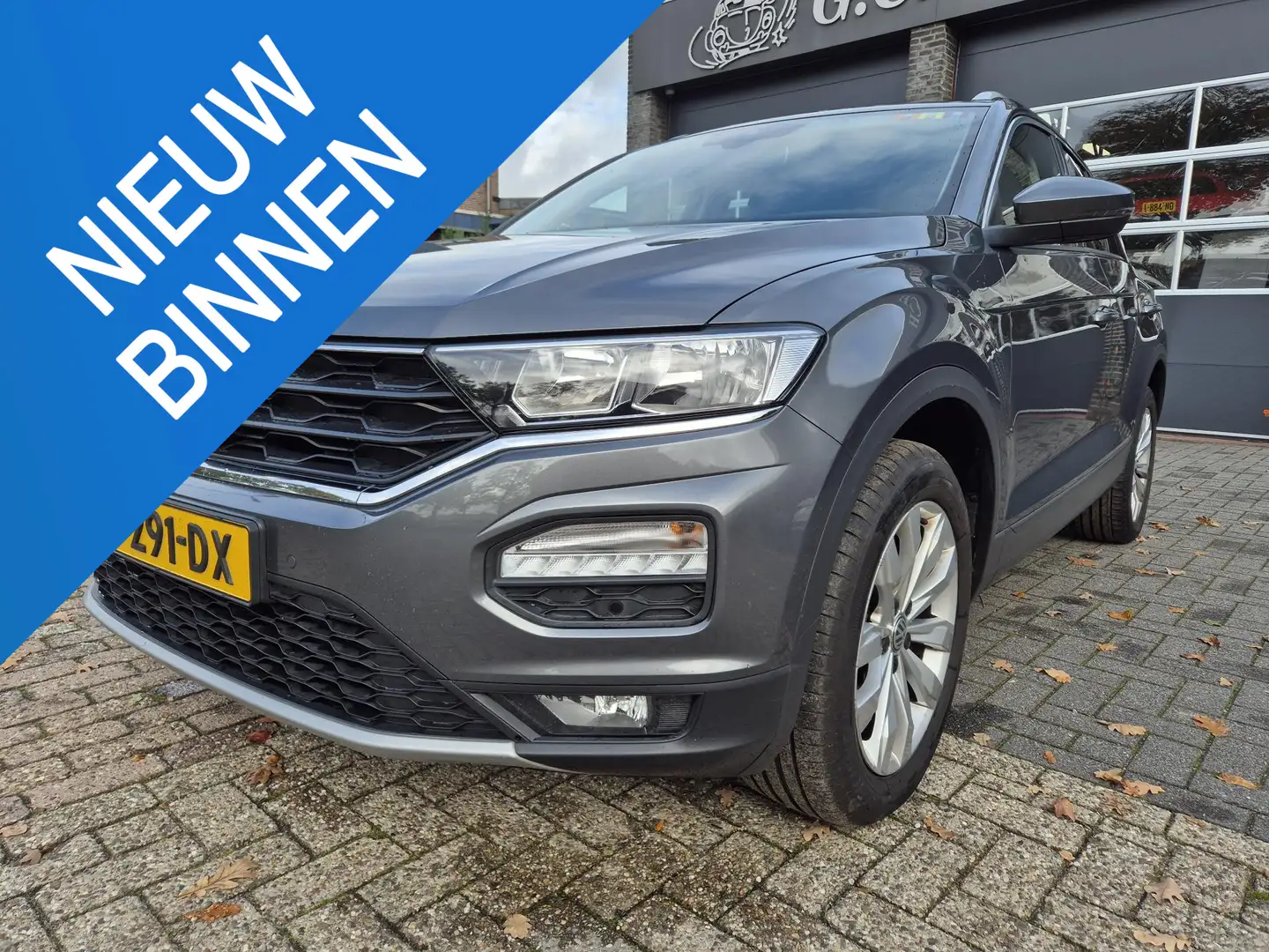 Volkswagen T-Roc 1.5 TSI Style Business Grijs - 1