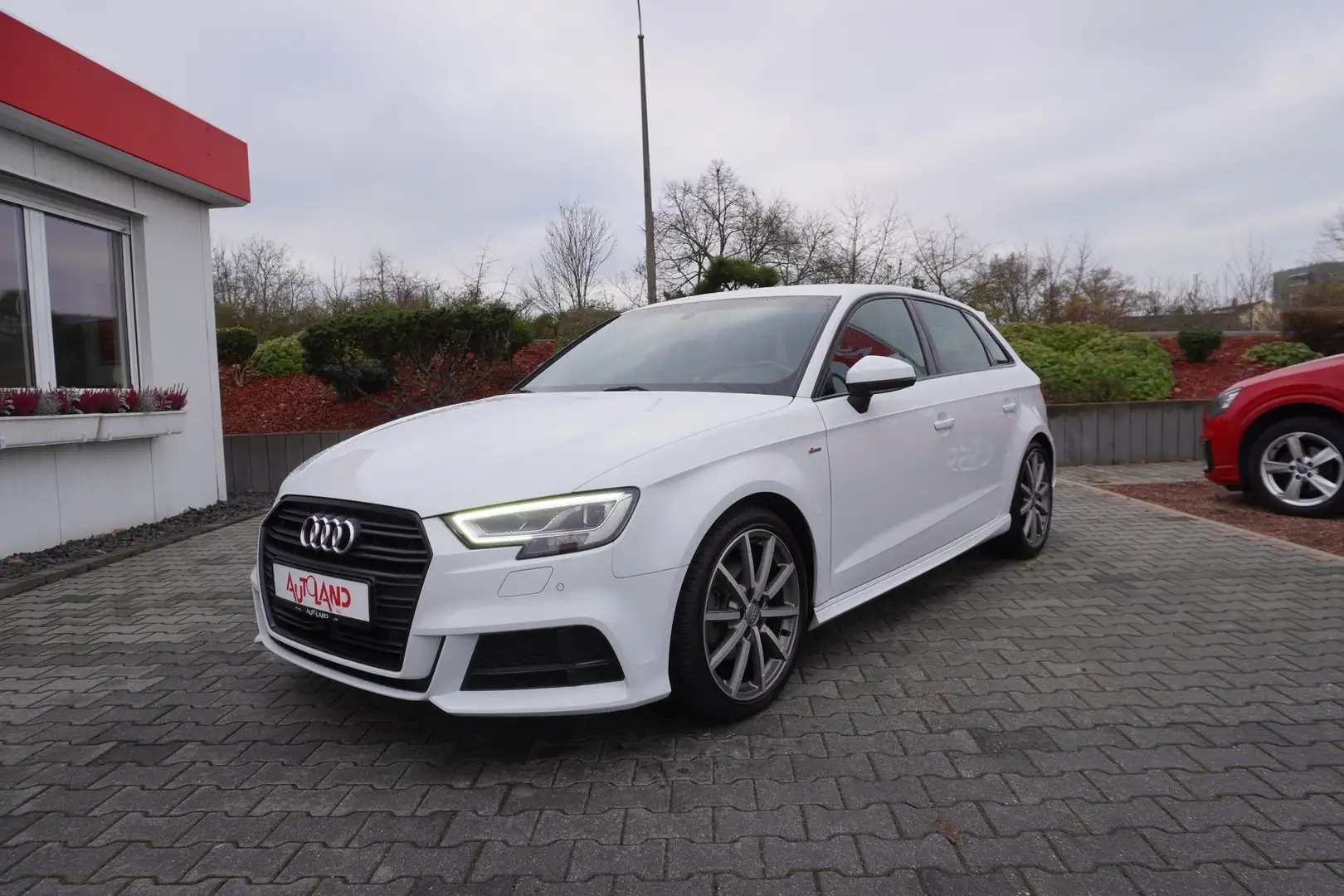 Audi A3 Sportback 1.4 TFSI S-tronic S-Line LED Navi Weiß - 2
