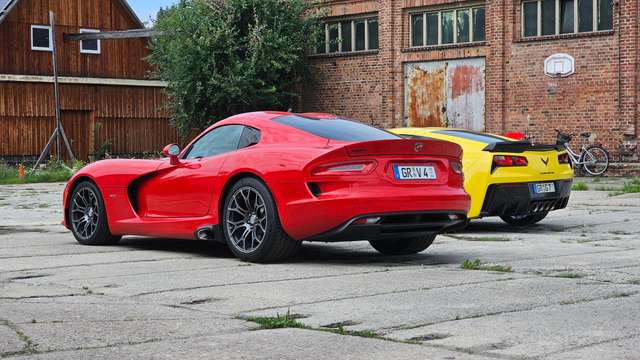 Imagine Dodge Viper SRT