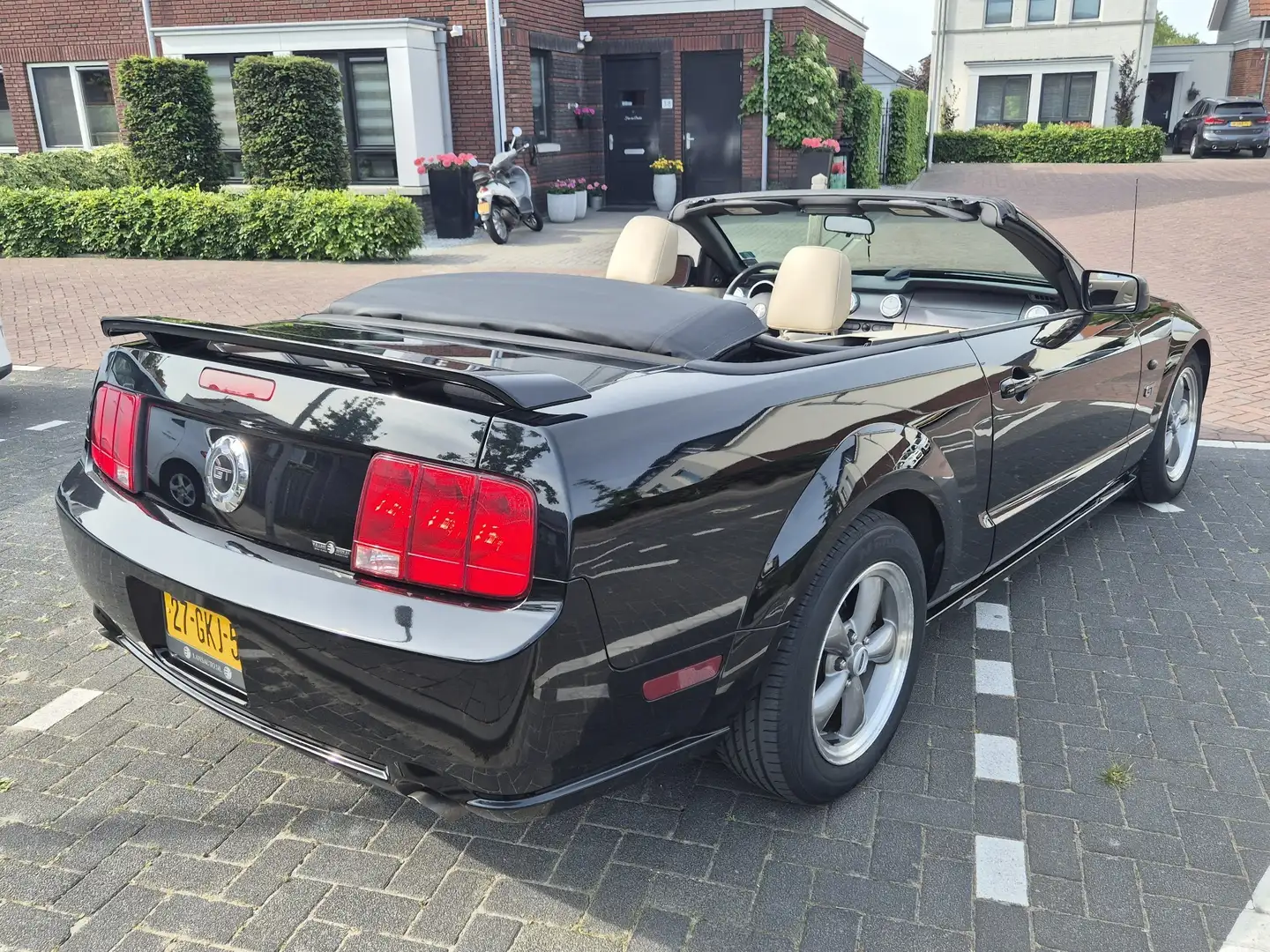 Ford Mustang GT 4.6 V8 Cabriolet Youngtimer Zwart - 2
