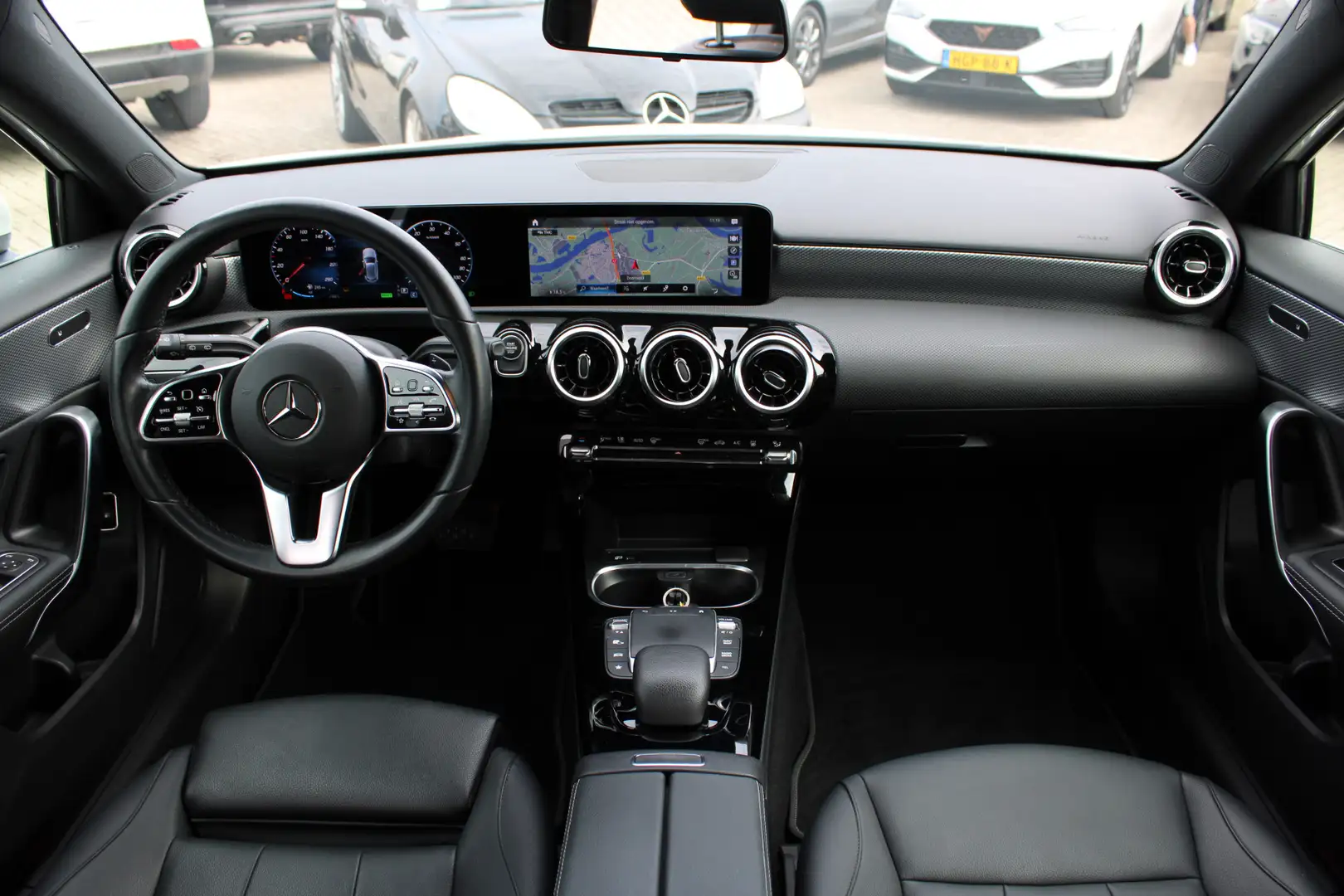 Mercedes-Benz A 250 250e AUT8 Business Line LEDER WIDESCREEN CARPLAY C Wit - 2