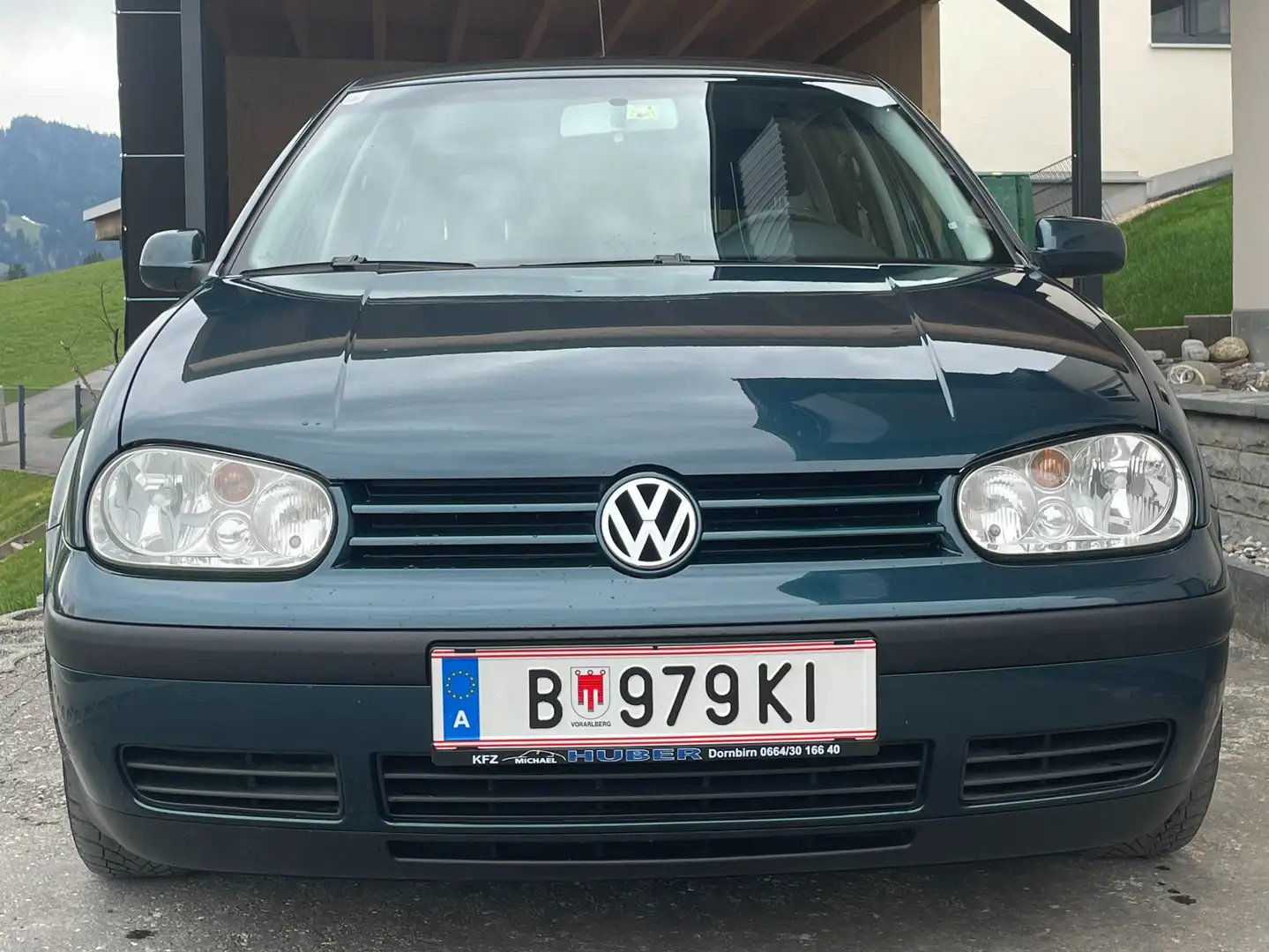 Volkswagen Golf Green - 1