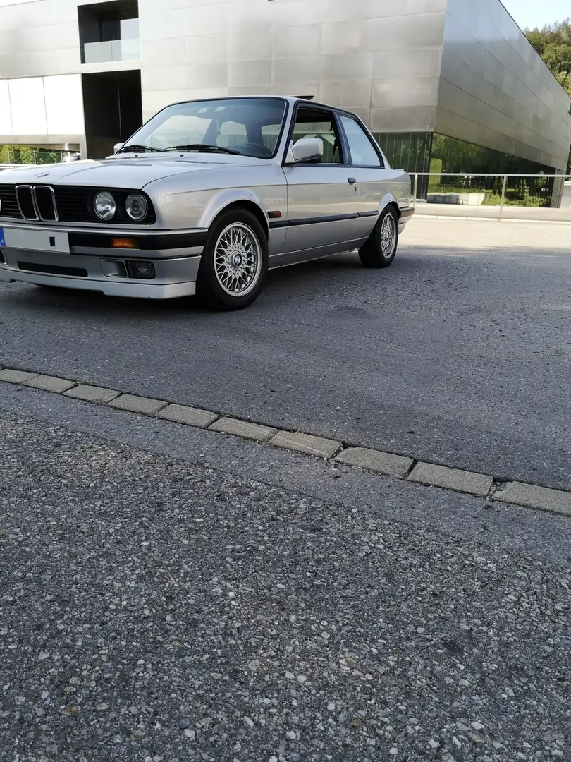 BMW 318 318is - 2