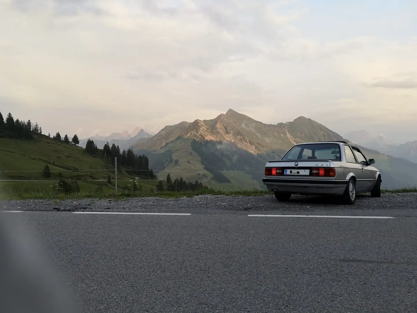 BMW 318 318is - 1