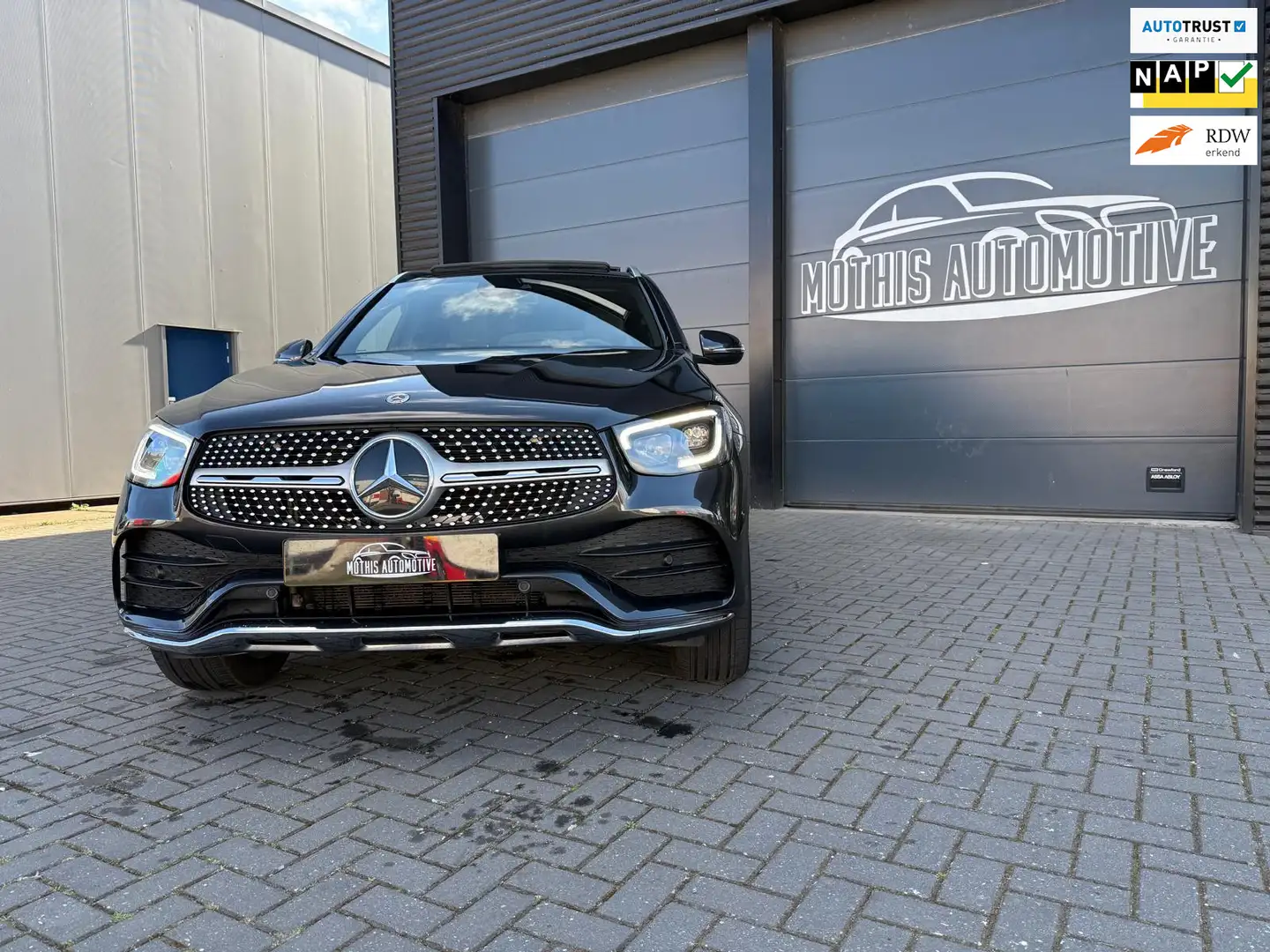 Mercedes-Benz GLC 300 300e 4MATIC Advantage AMG Panorama dak Gris - 1