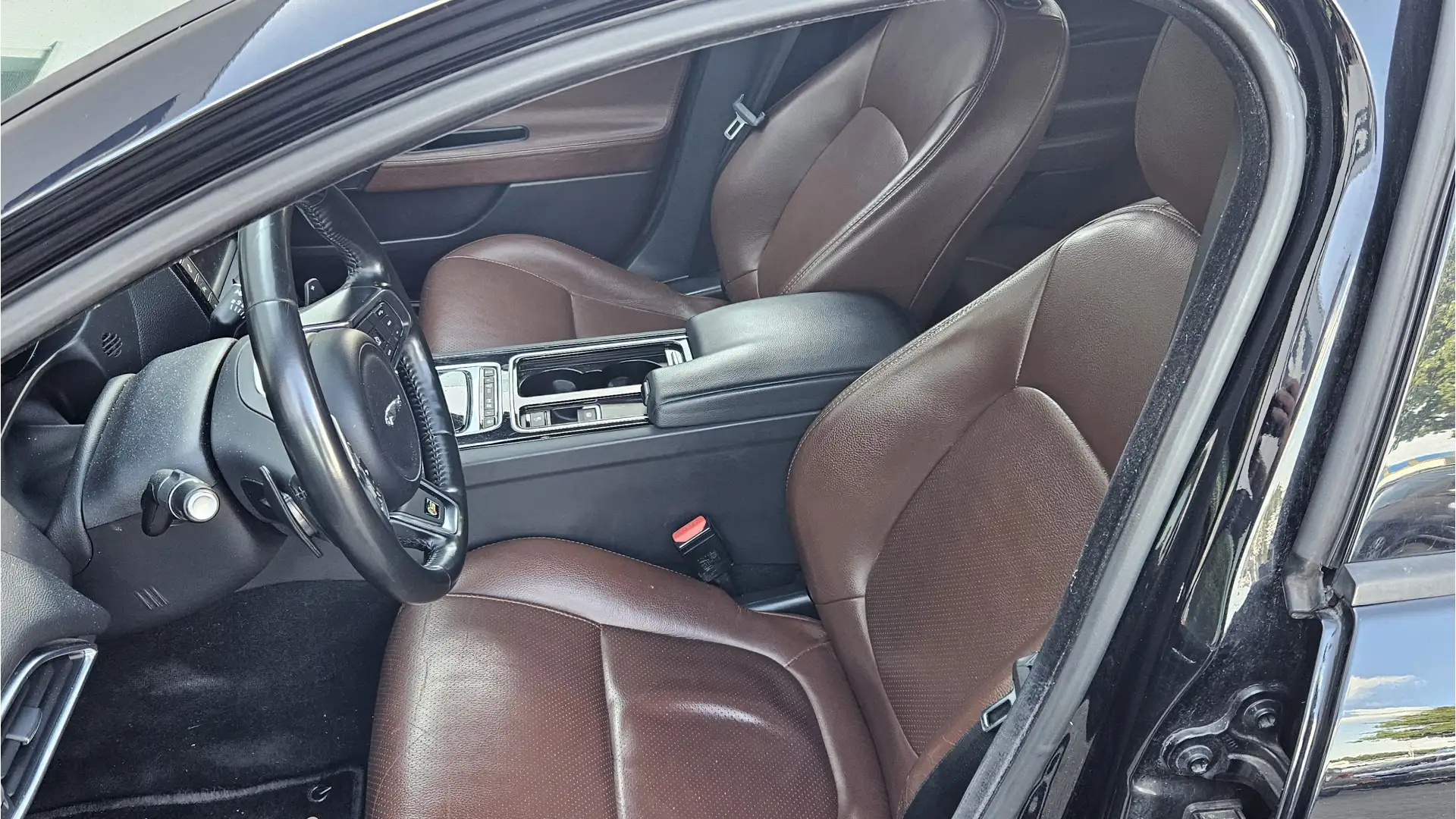 Jaguar XE 2.0 Prestige + XENON + VOLLEER + NAVIGATIE Zwart - 2