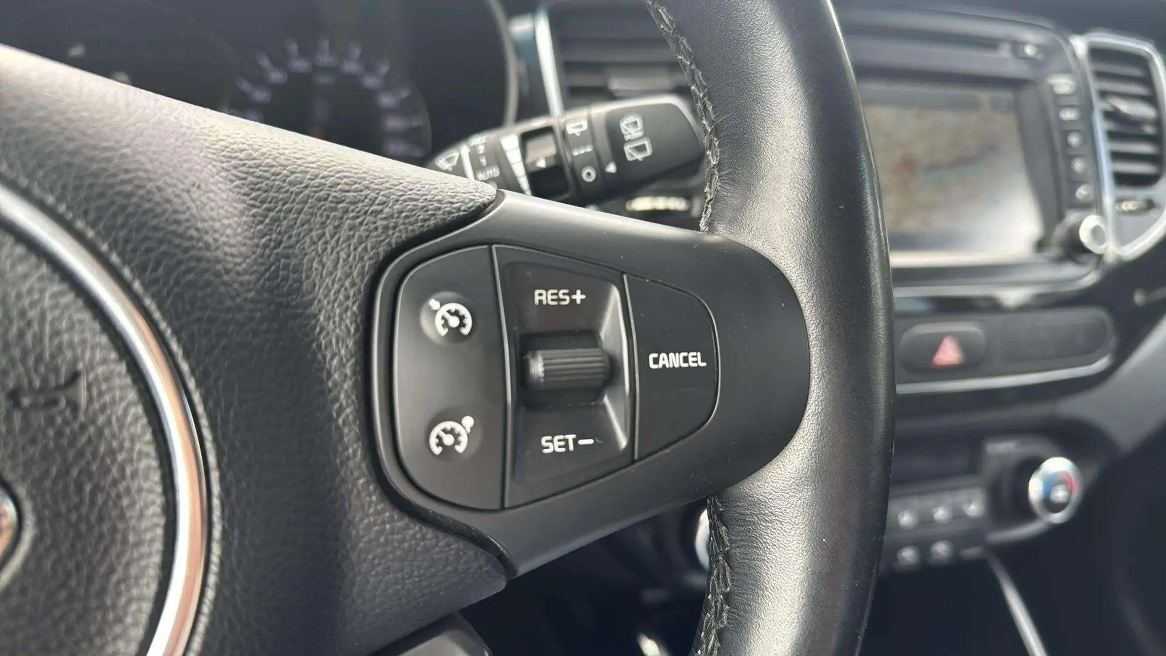 Kia Carens Attract*1.Hand*Kamera*SHZ*Temp.*HU/AU Neu*PDC*USB — photo 13