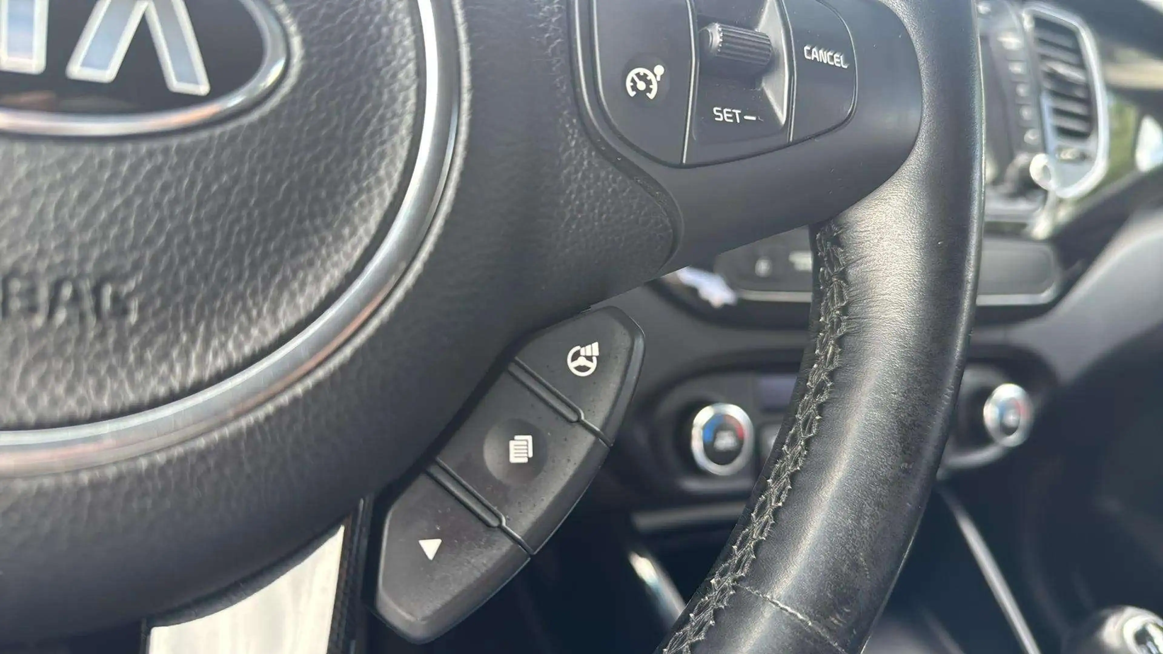 Kia Carens Attract*1.Hand*Kamera*SHZ*Temp.*HU/AU Neu*PDC*USB — photo 14