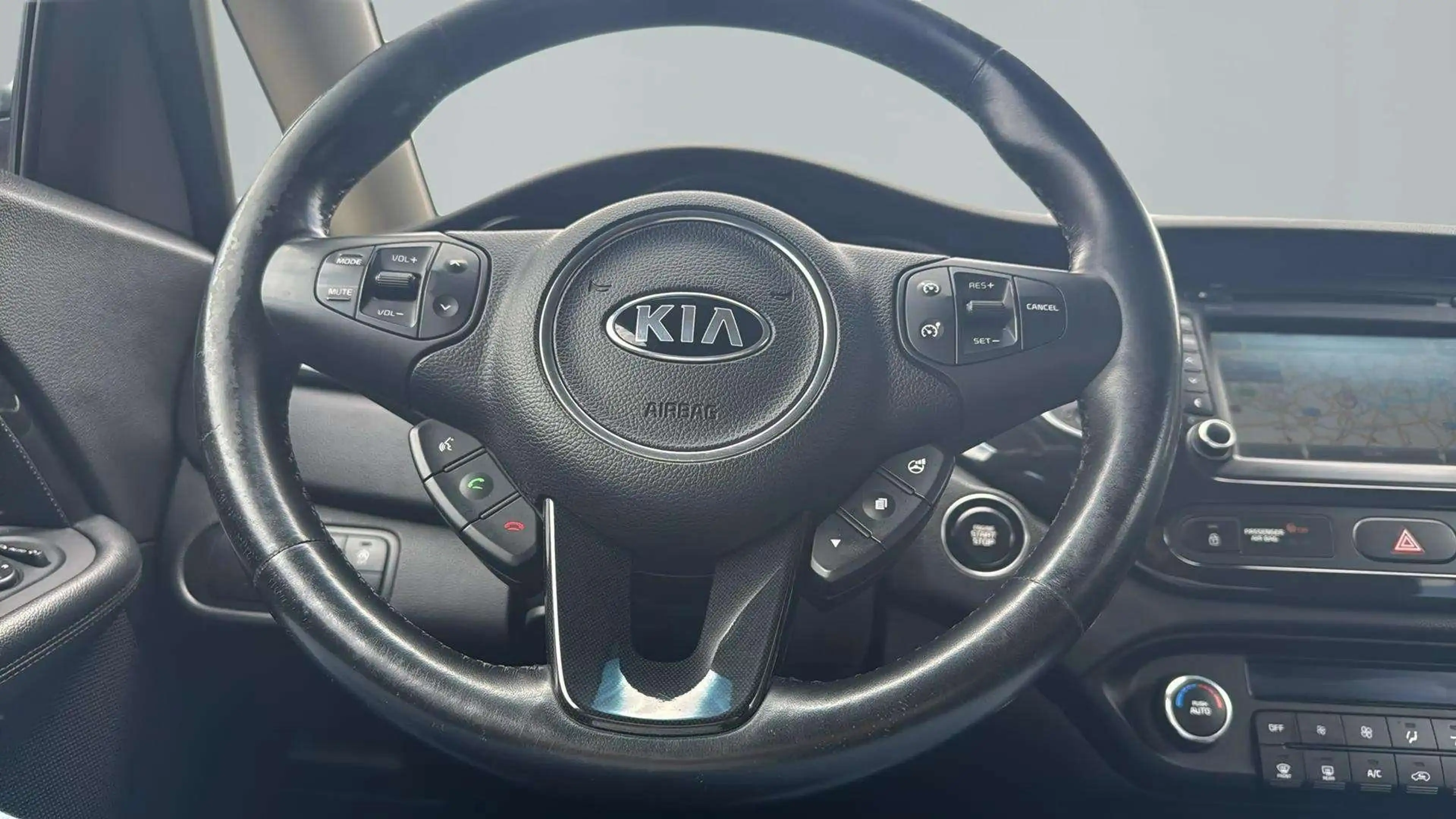 Kia Carens Attract*1.Hand*Kamera*SHZ*Temp.*HU/AU Neu*PDC*USB — photo 9