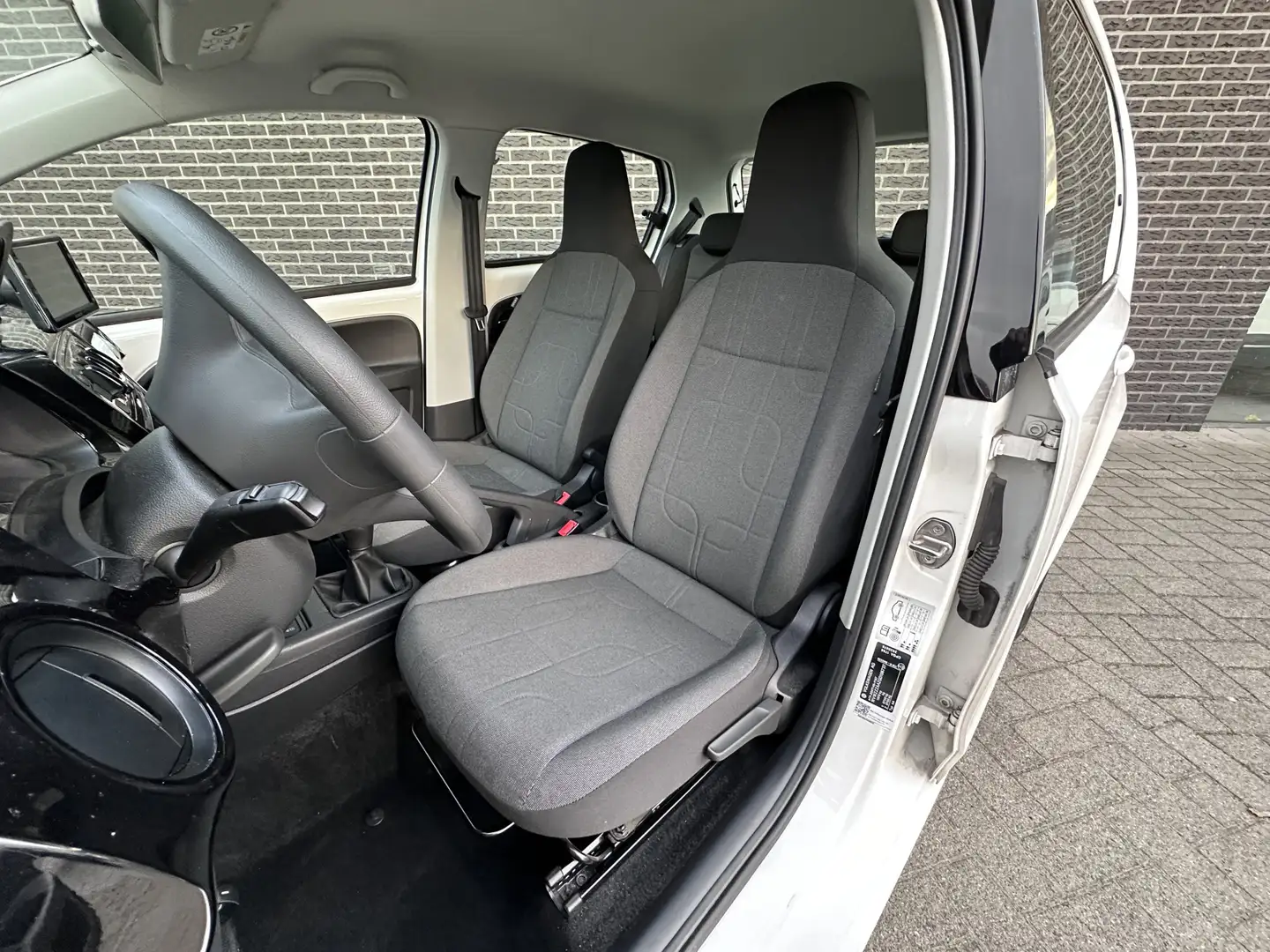 Volkswagen up! 1.0 move up! BlueMotion | Navigatie | Airco | Radi Blanc - 2