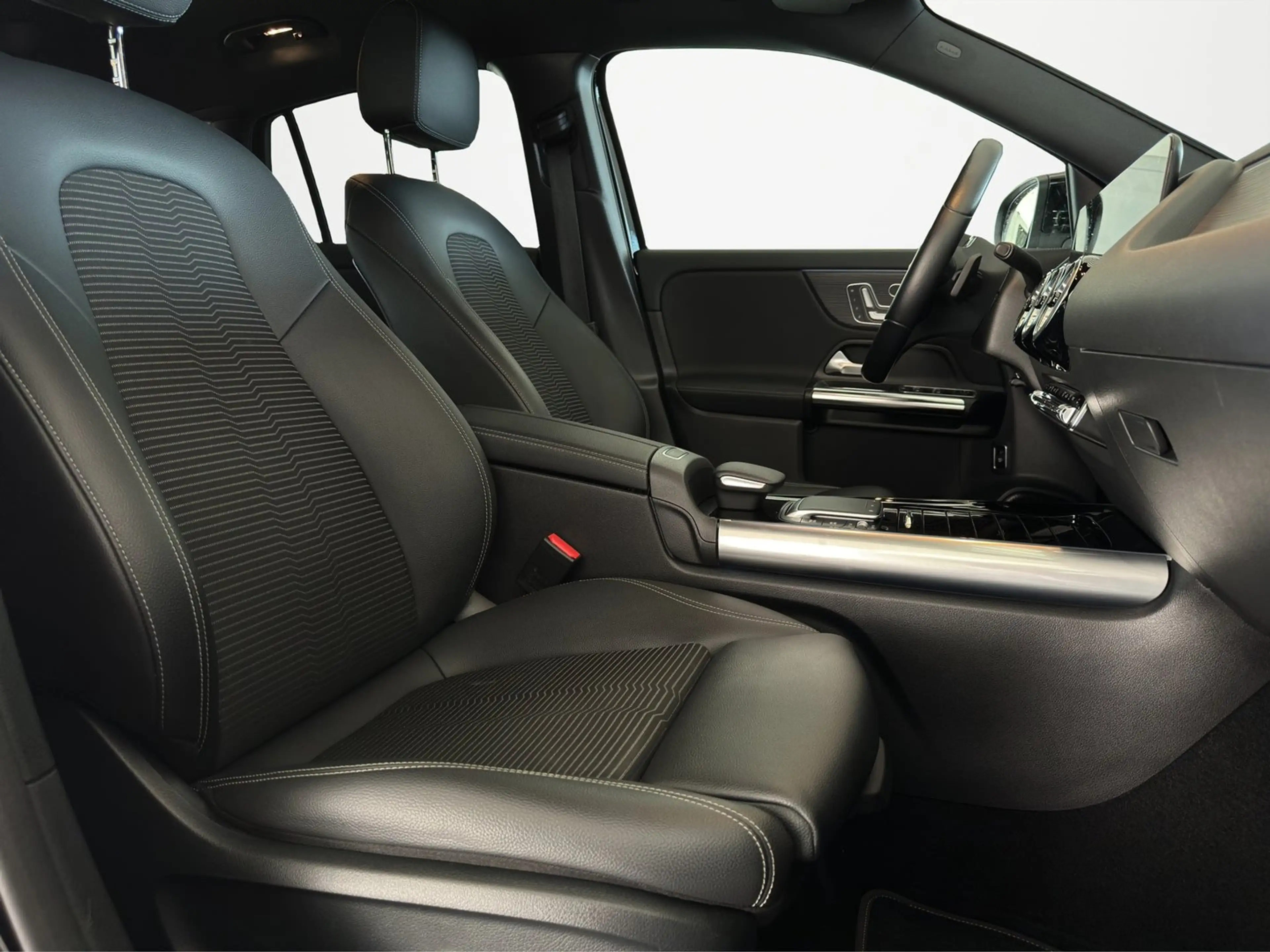 Mercedes-Benz GLA 200 GLA 200 d 4Matic — photo 13