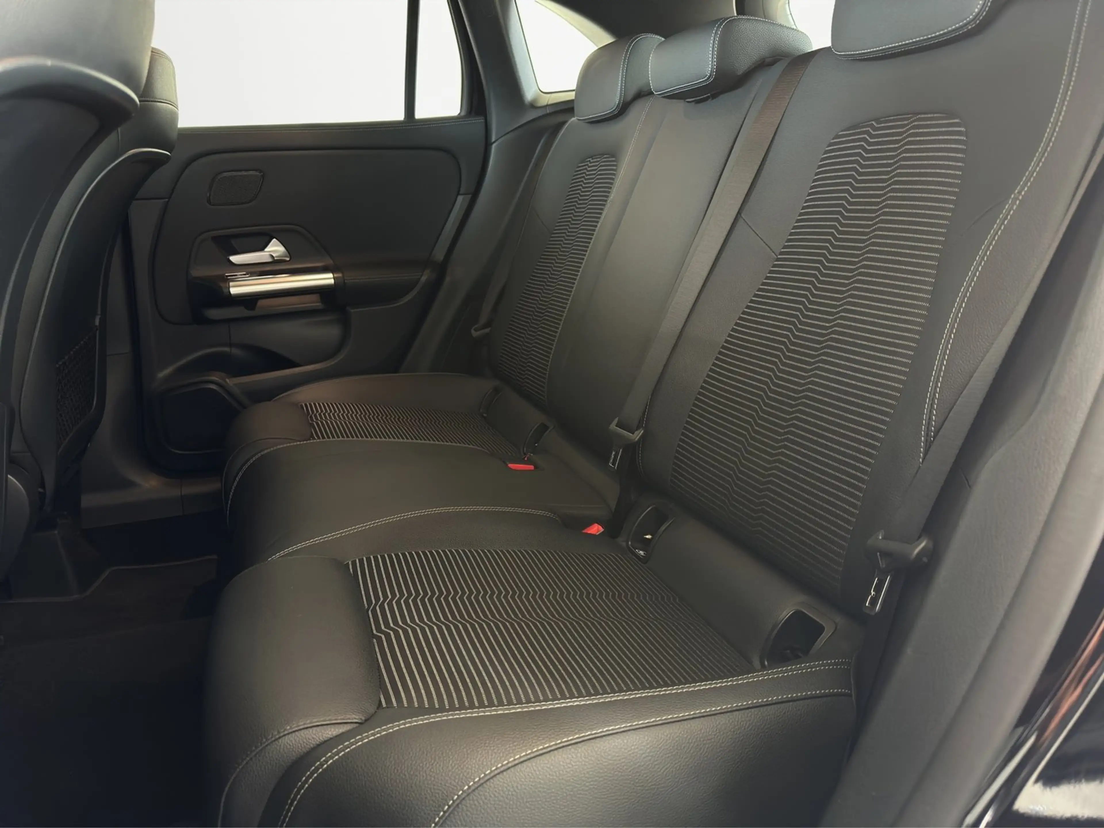 Mercedes-Benz GLA 200 GLA 200 d 4Matic — photo 12