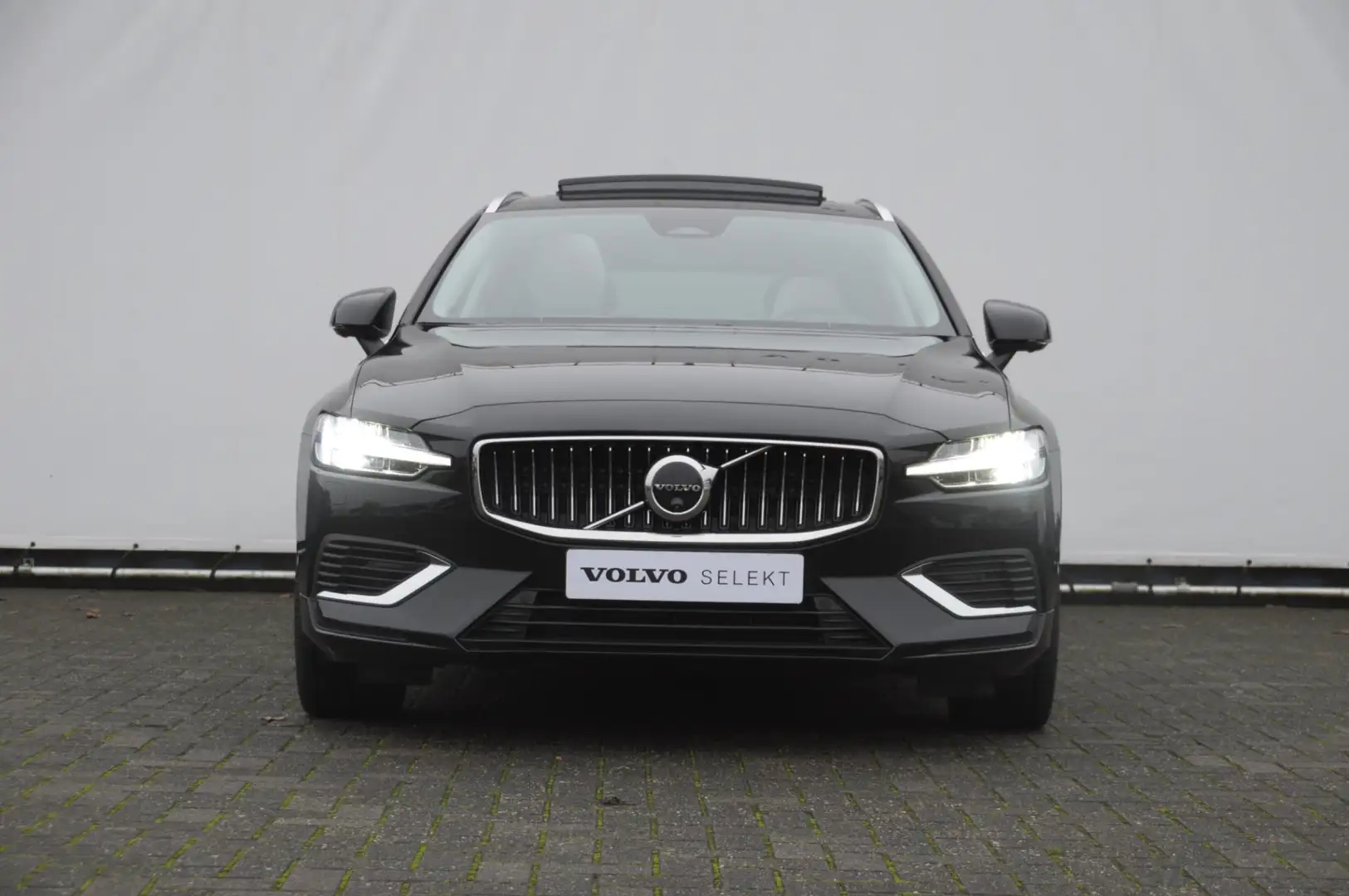 Volvo V60 T6 350PK Automaat AWD Ultra Bright / Massage stoel Zwart - 2