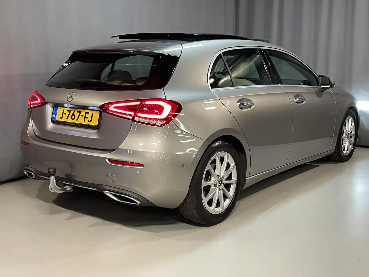 Mercedes-Benz A 180 Business Solution Luxury 17"/Panoramadak/Elektrisc Gris - 2