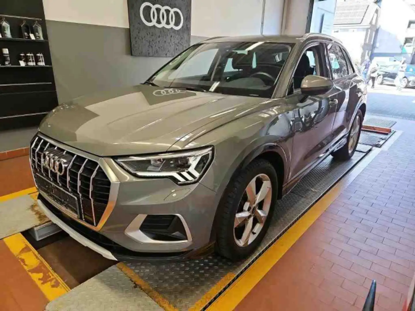 Audi Q3 35 TDI ADVANCED LM19 LED AHK SMART-INTERFACE Grau - 2