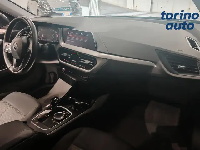 BMW 1 Series view 5