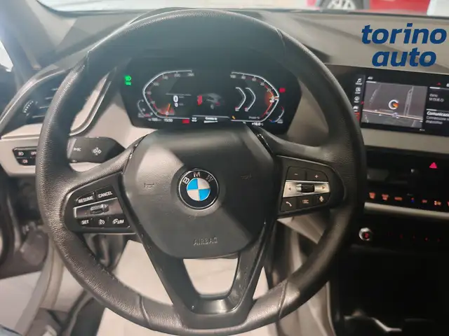 BMW 1 Series view 9