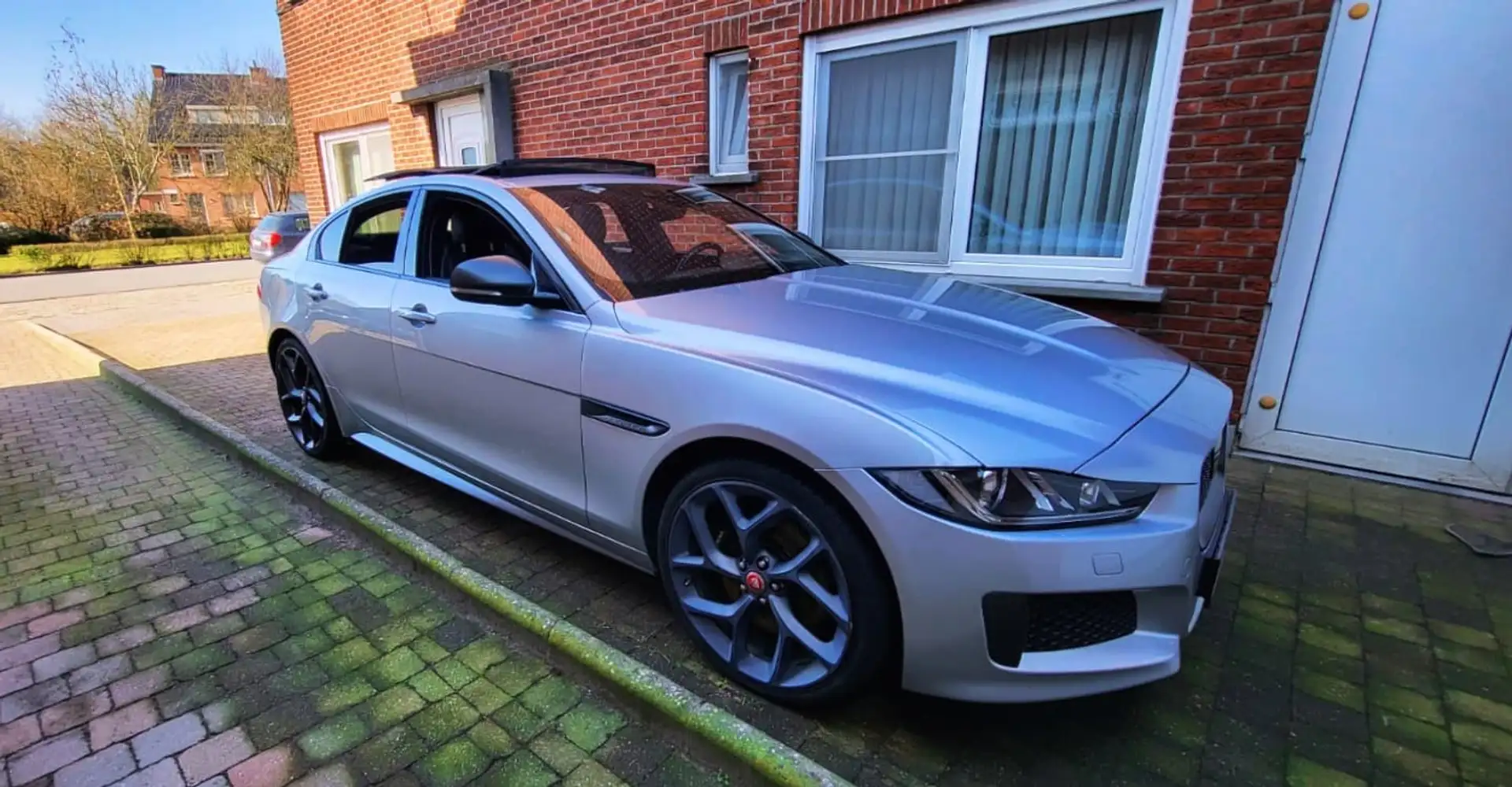 Jaguar XE P300 AWD Aut. R-Dynamic S - 1