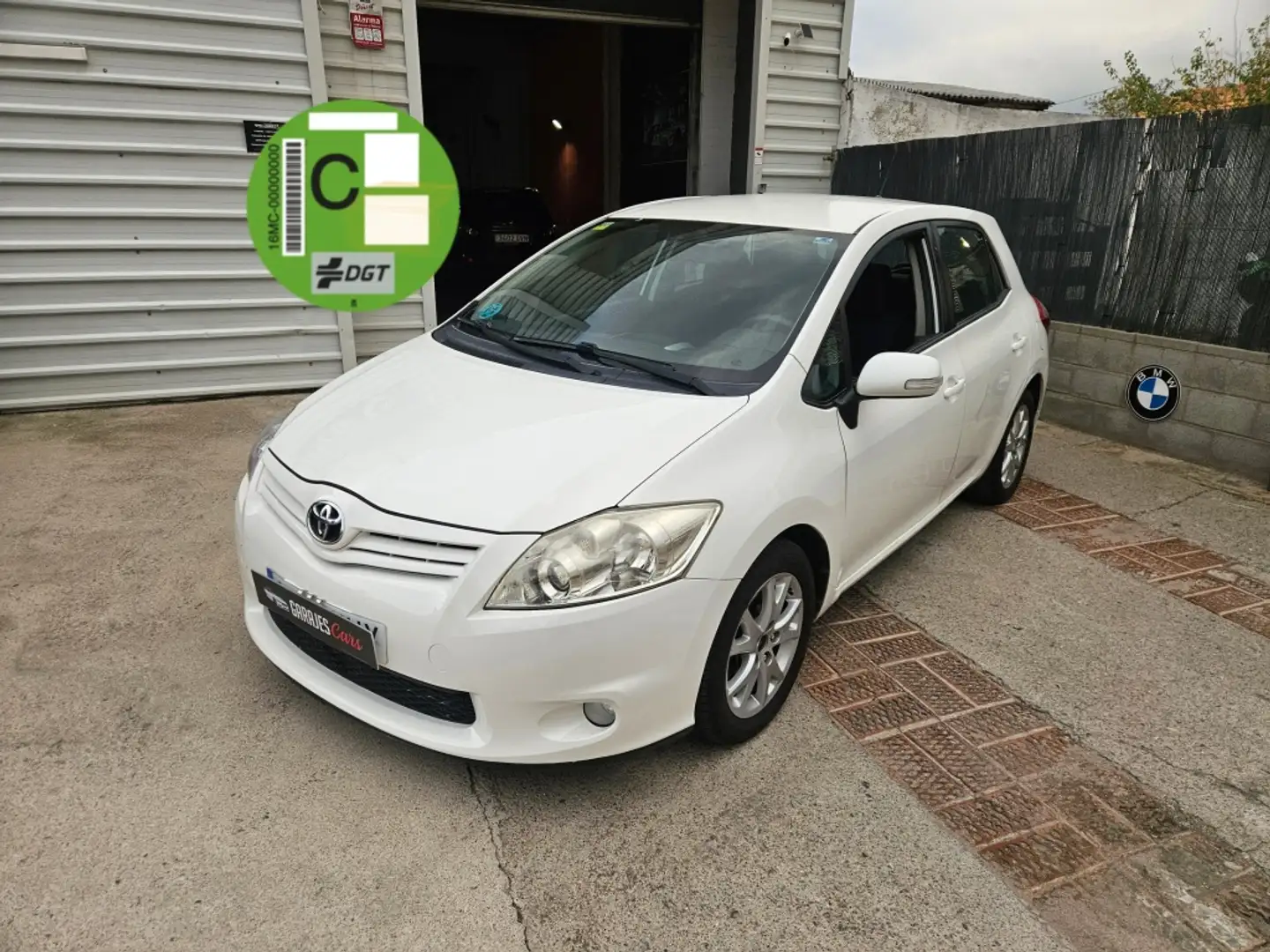 Toyota Auris 130 Active Blanc - 1