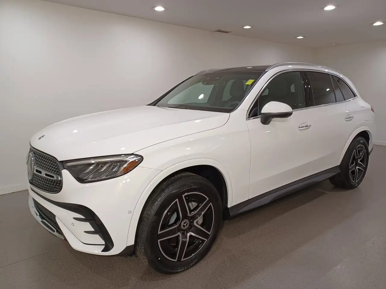 Mercedes-Benz GLC снимка Mercedes-Benz GLC