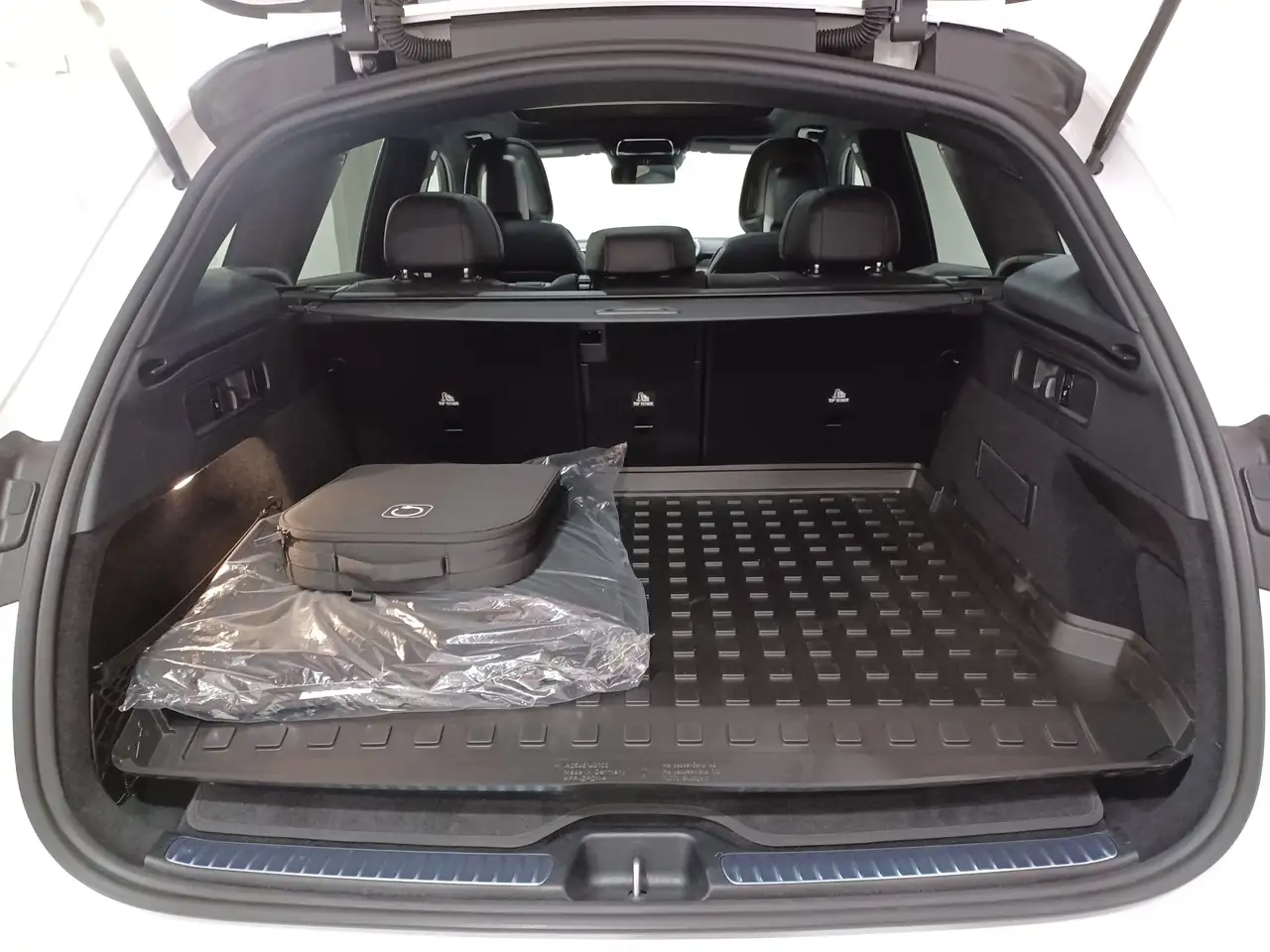 Mercedes-Benz GLC снимка Mercedes-Benz GLC