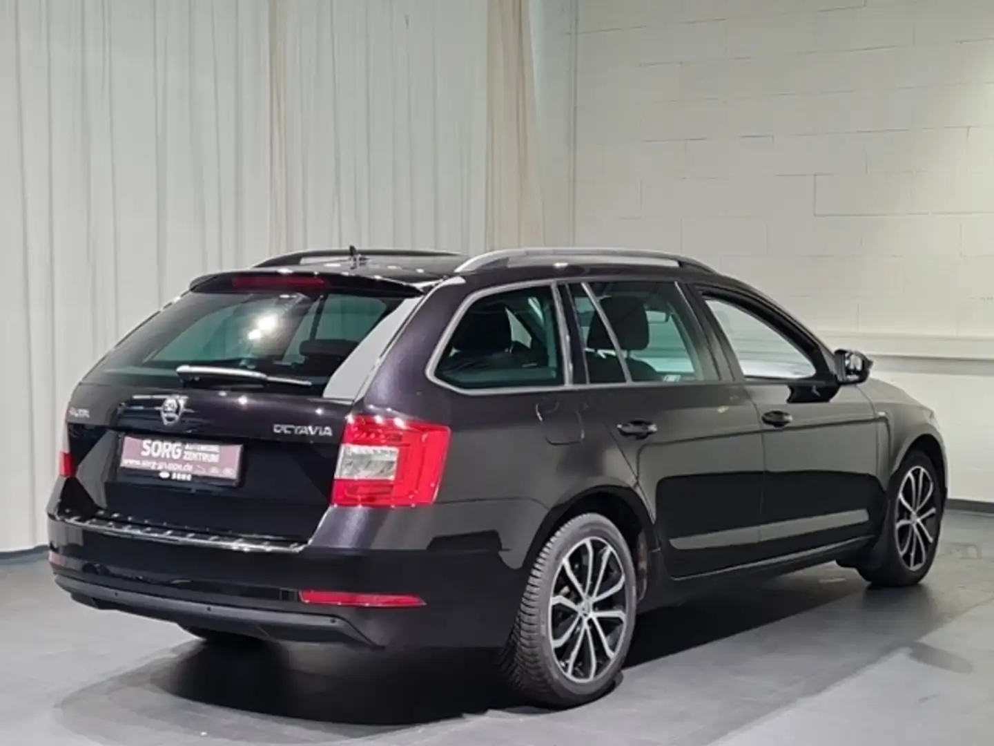 Skoda Octavia 2.0 TDI*DSG*ACC*STANDHEIZUNG* Nero - 2