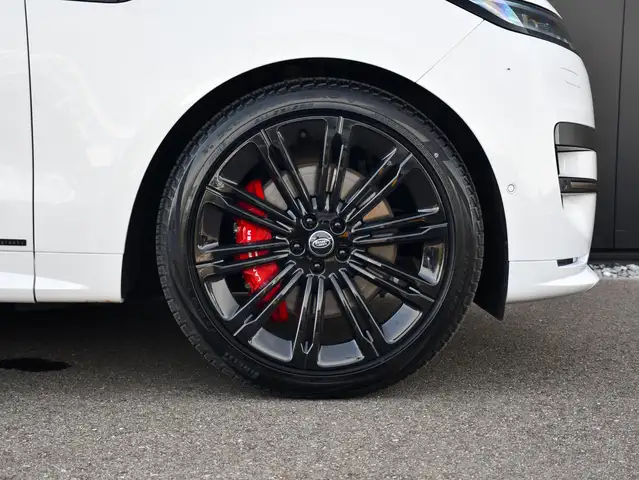 Land Rover Range Rover Sport view 12