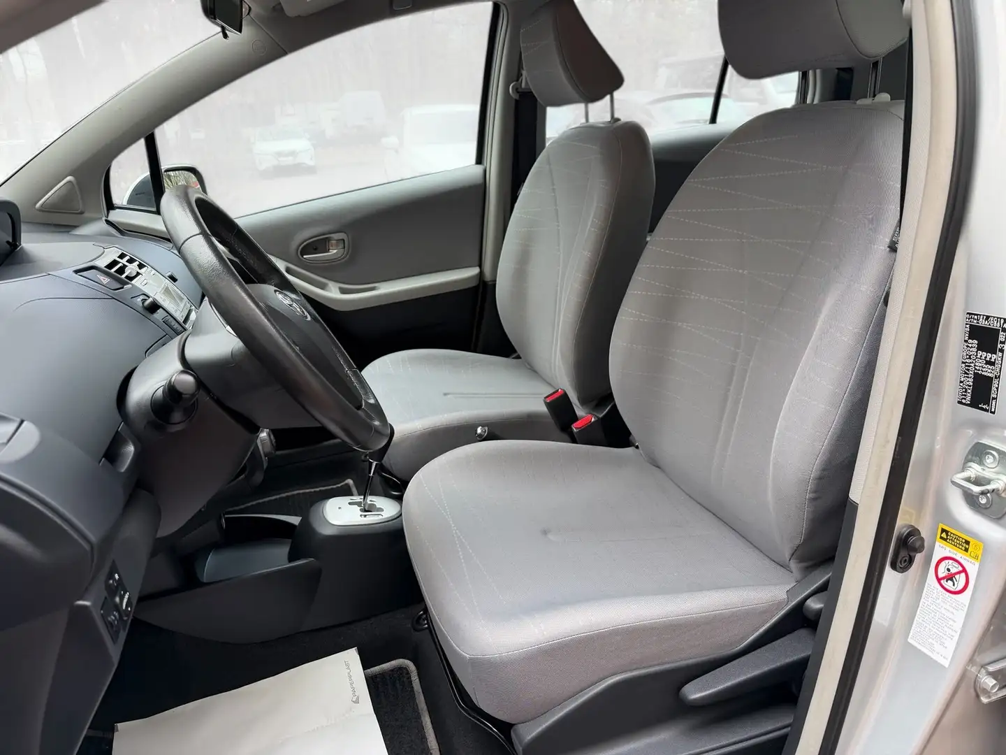 Toyota Yaris Sol Automatik *Klima* Zilver - 2