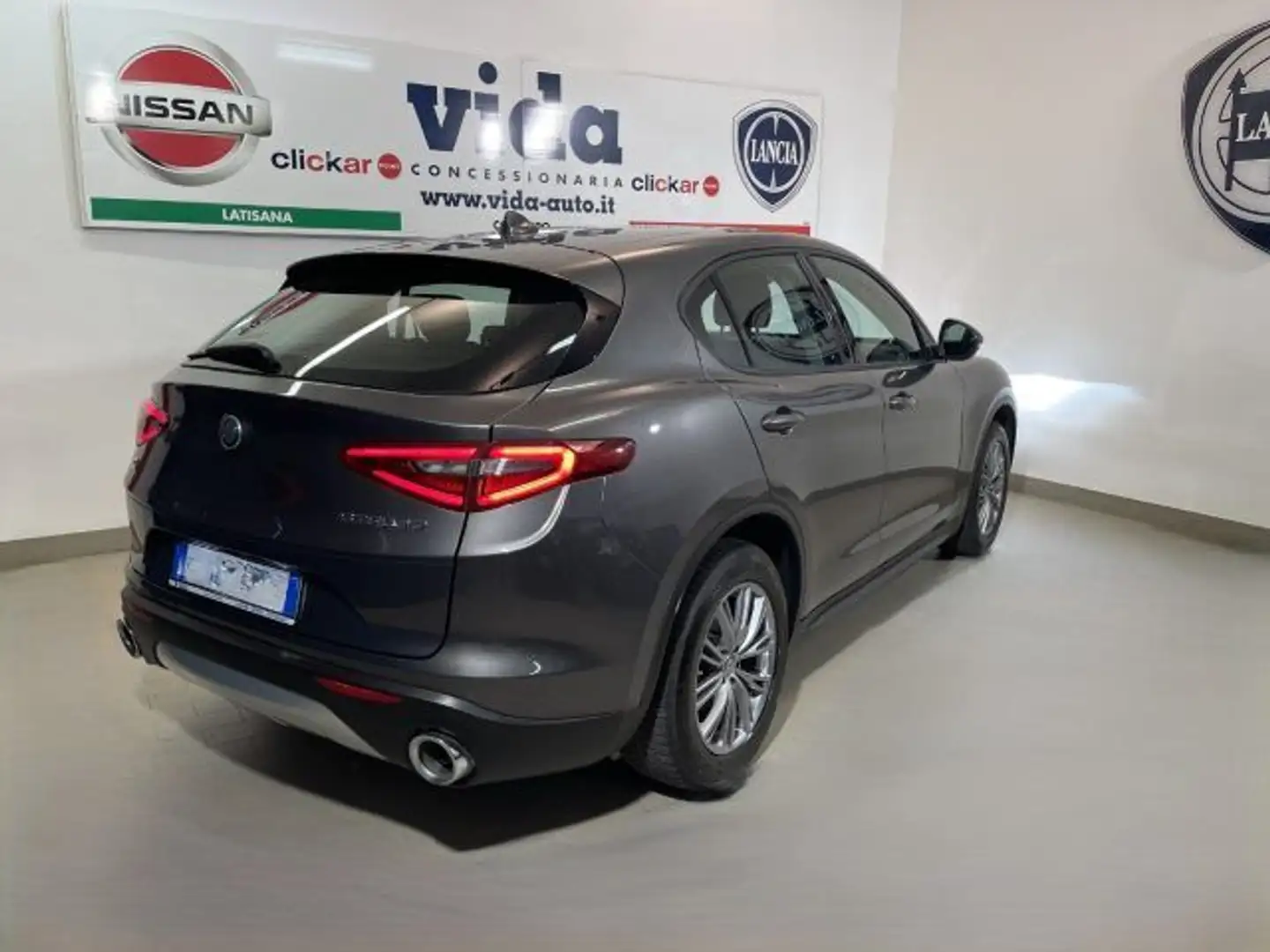 Alfa Romeo Stelvio 2.2 Turbodiesel 190 CV AT8 Q4 Business Grigio - 2