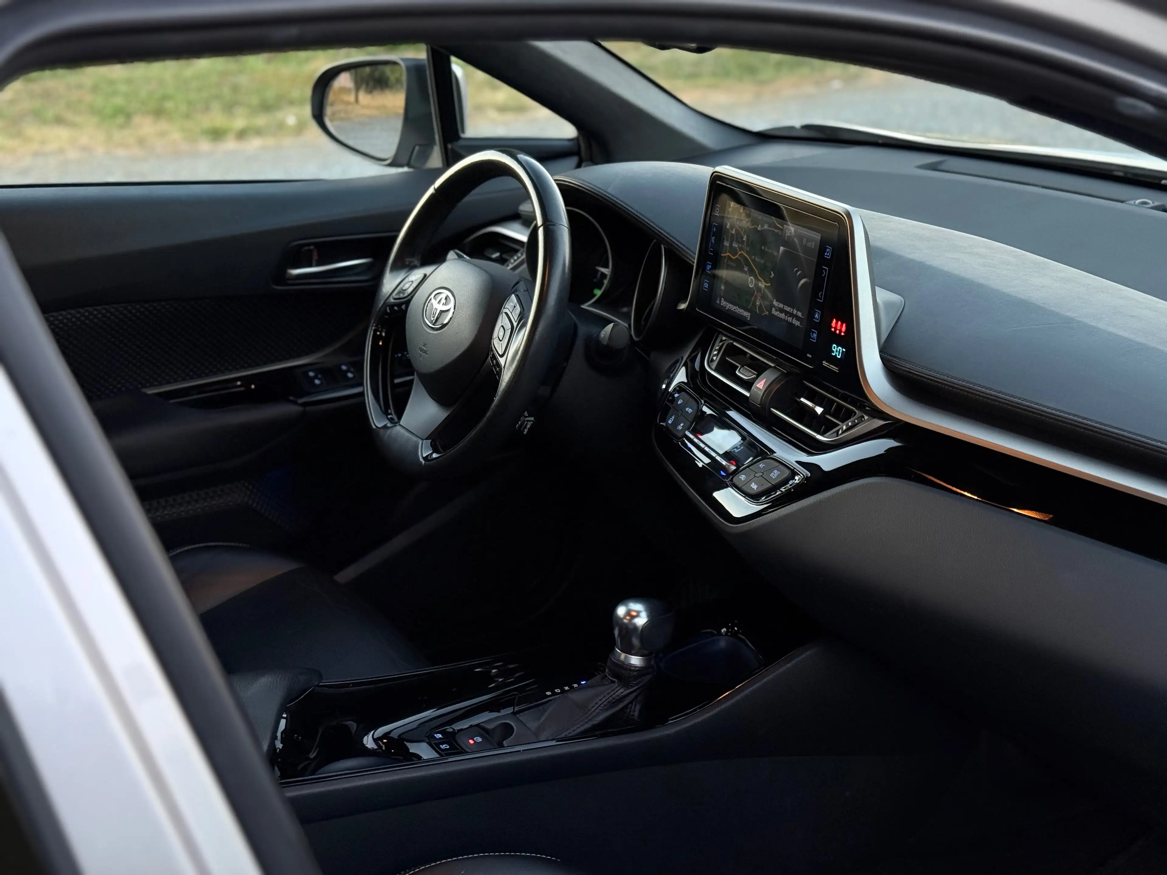 Toyota C-HR C-HR Hybrid 1.8i VVT-i C-Hic E-CVT(EU6.2) — photo 12
