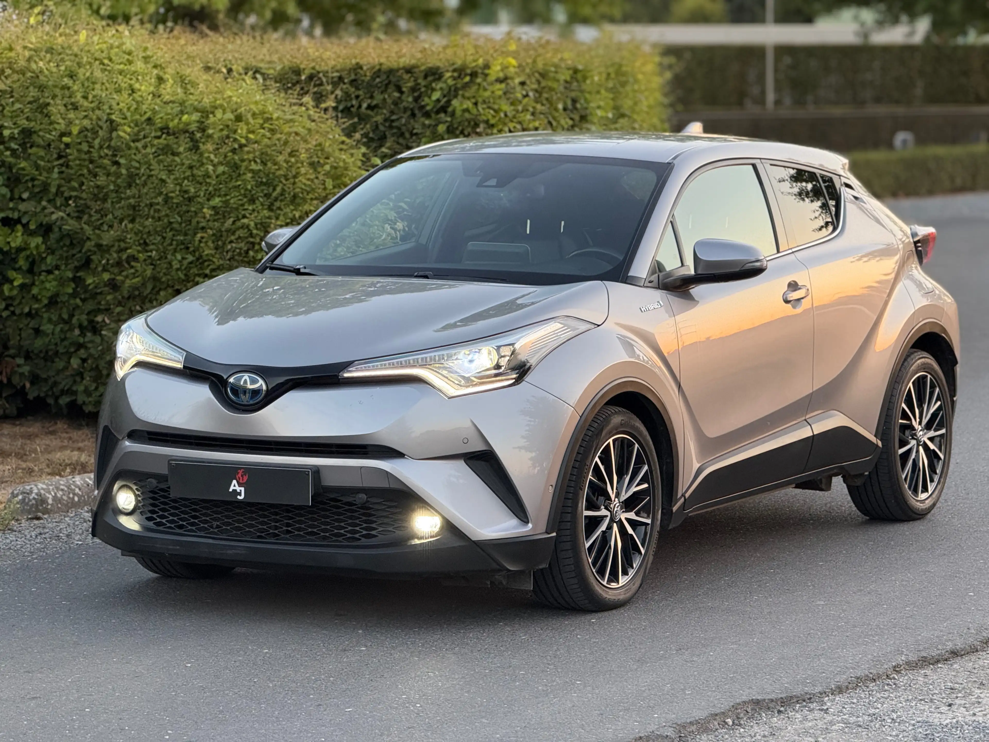Toyota C-HR C-HR Hybrid 1.8i VVT-i C-Hic E-CVT(EU6.2)