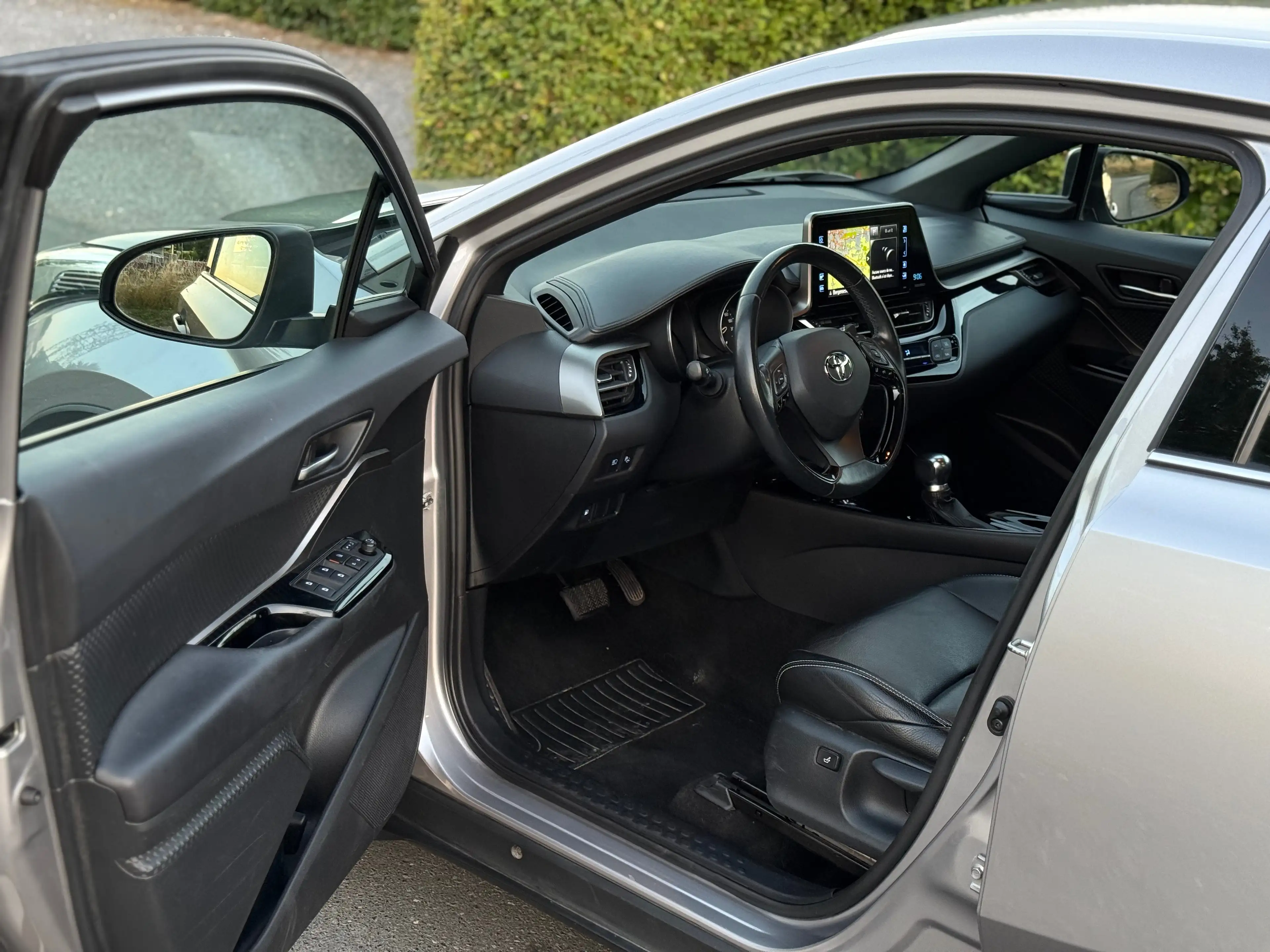 Toyota C-HR C-HR Hybrid 1.8i VVT-i C-Hic E-CVT(EU6.2) — photo 11
