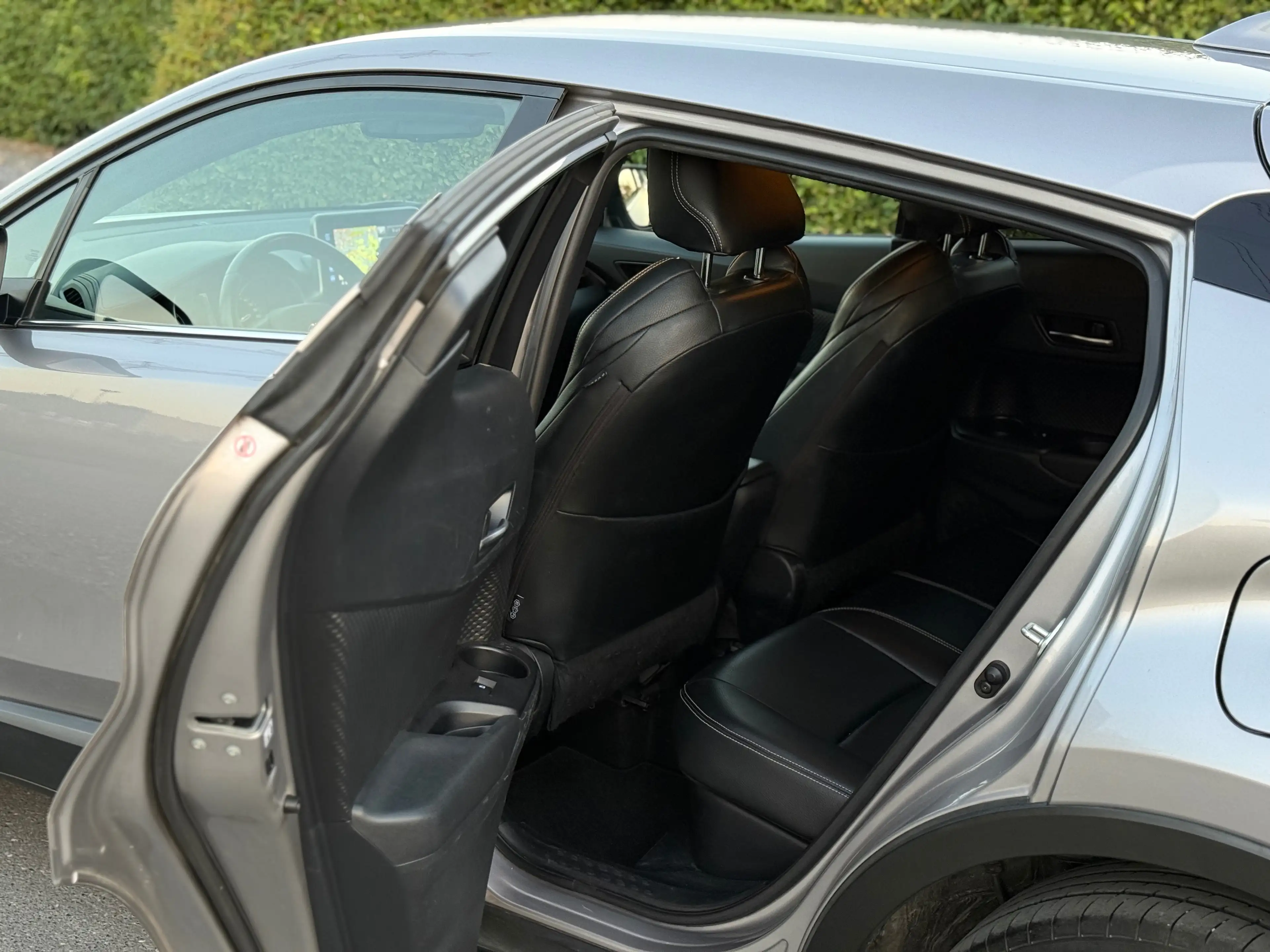 Toyota C-HR C-HR Hybrid 1.8i VVT-i C-Hic E-CVT(EU6.2) — photo 13