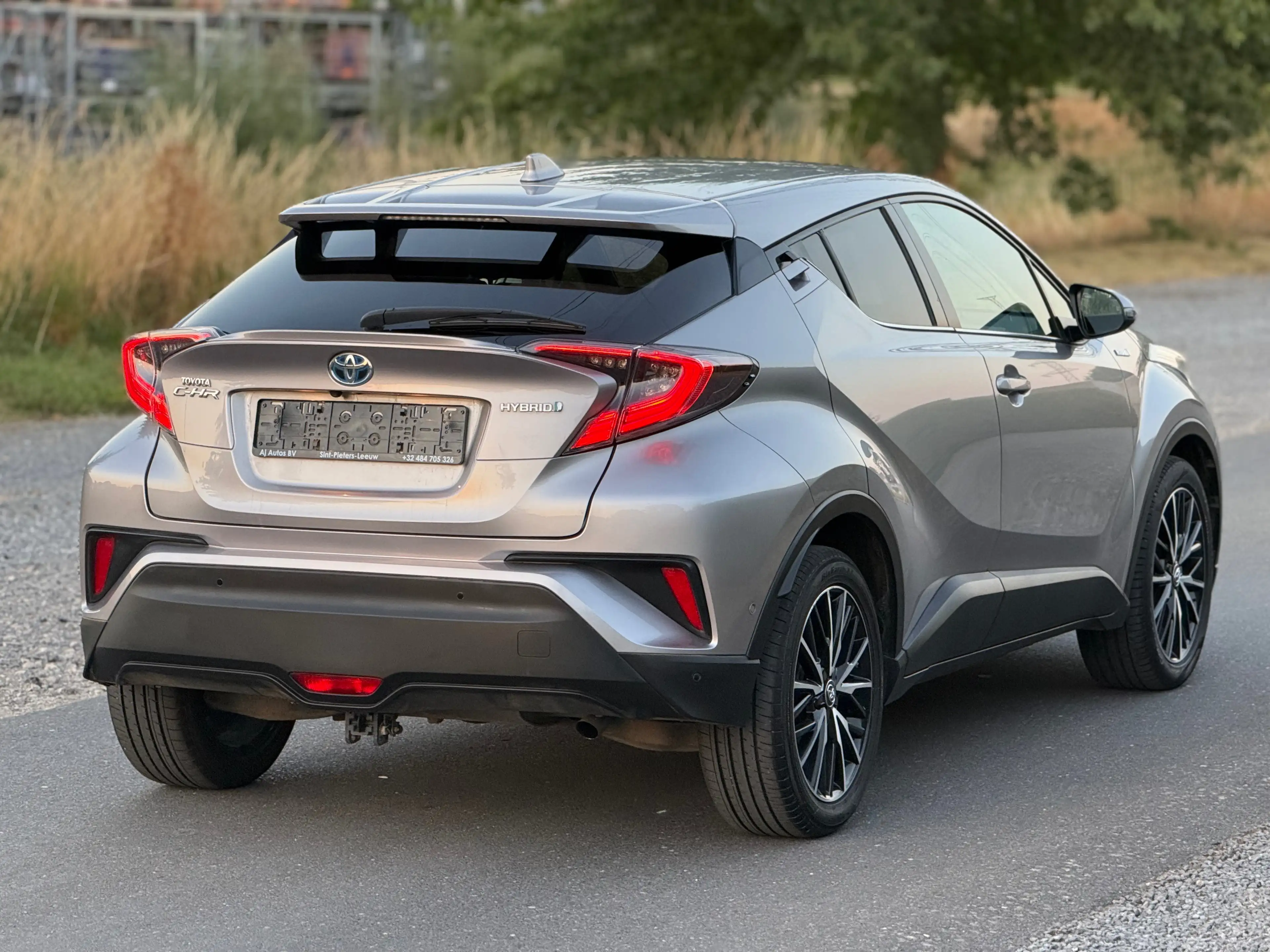 Toyota C-HR C-HR Hybrid 1.8i VVT-i C-Hic E-CVT(EU6.2) — photo 6